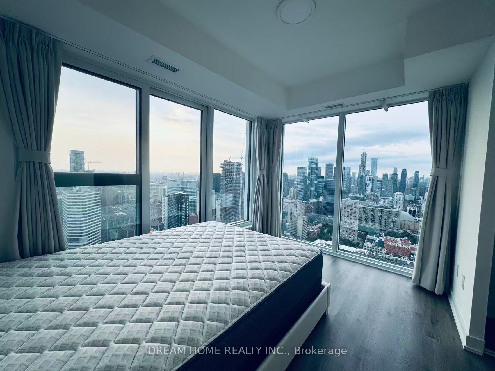 252 Church Street 5603, Toronto, ON M5B 0E6 photo 2