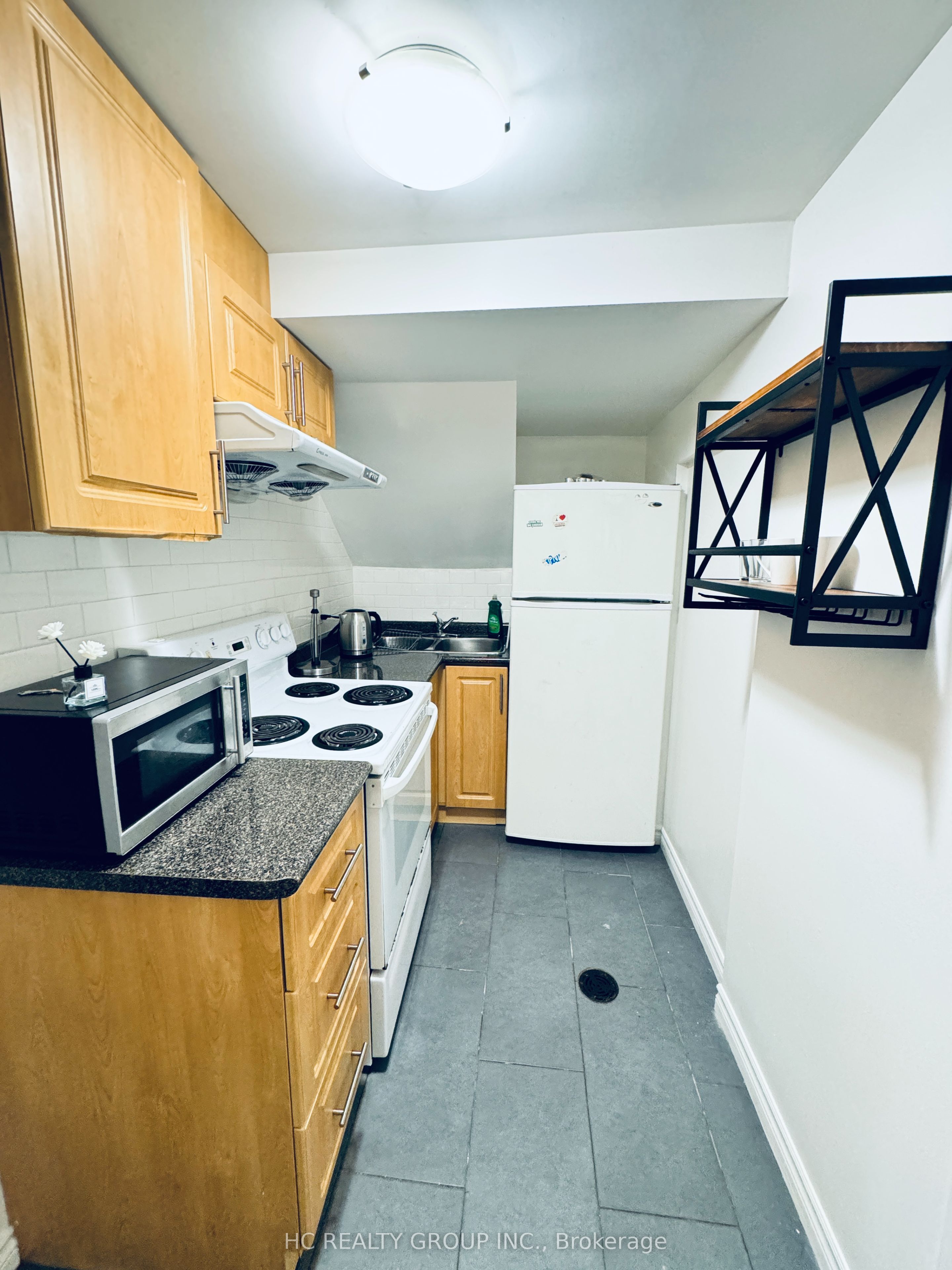 629 Bathurst Street, Toronto, ON M5S 2R2 photo 2