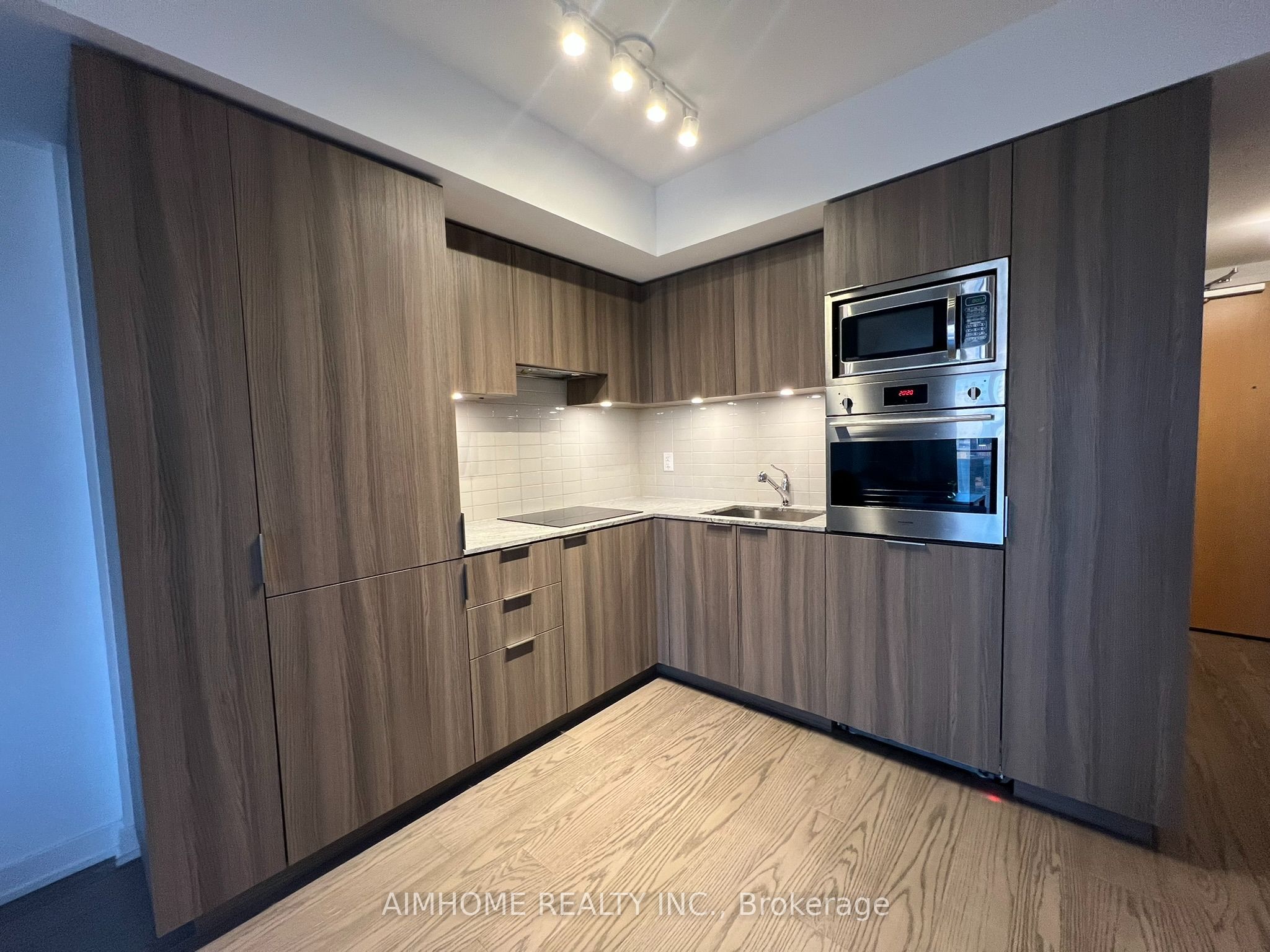 11 Wellesley Street W 3903, Toronto, ON M4Y 1E8 photo 2