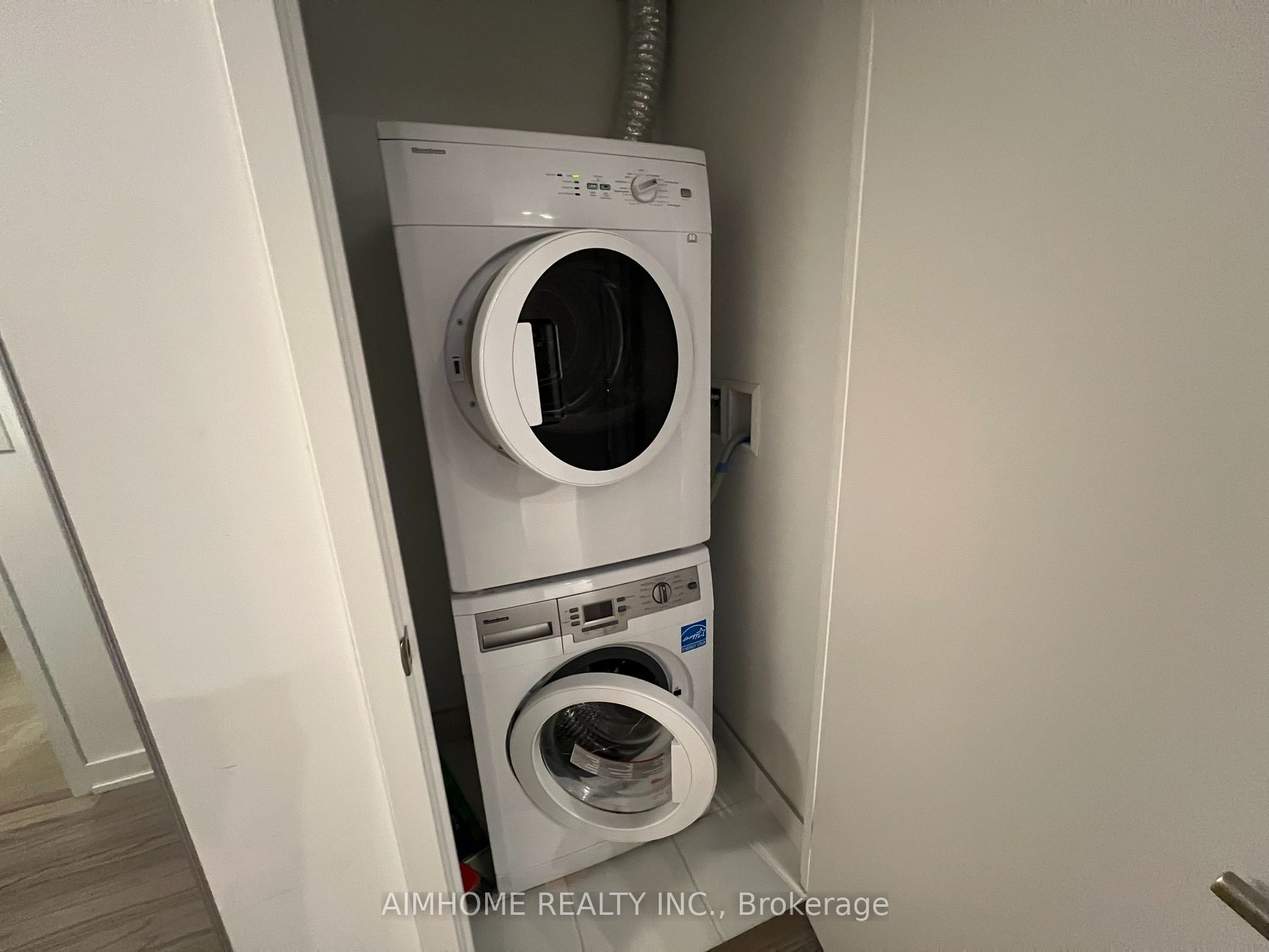 11 Wellesley Street W 3903, Toronto, ON M4Y 1E8 photo 3