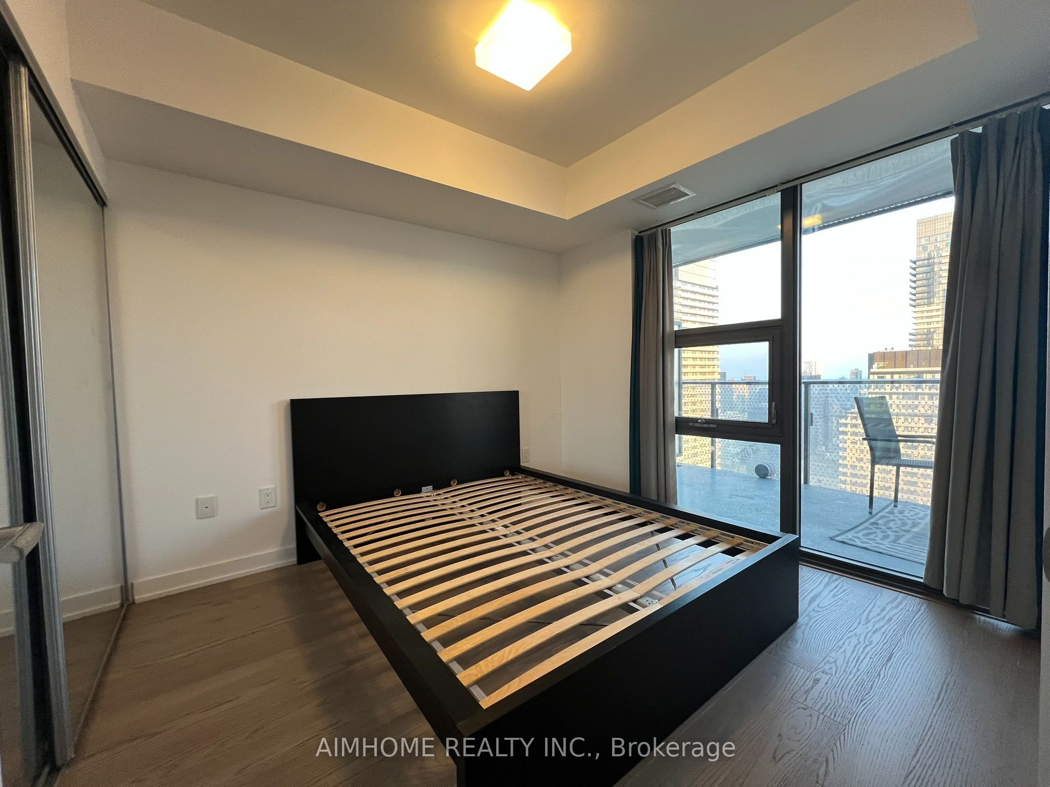 11 Wellesley Street W 3903, Toronto, ON M4Y 1E8 photo 5