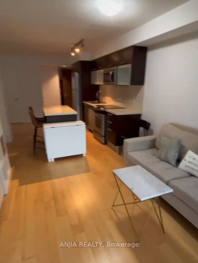 386 Yonge Street 817, Toronto, ON M5B 0A5 photo 4