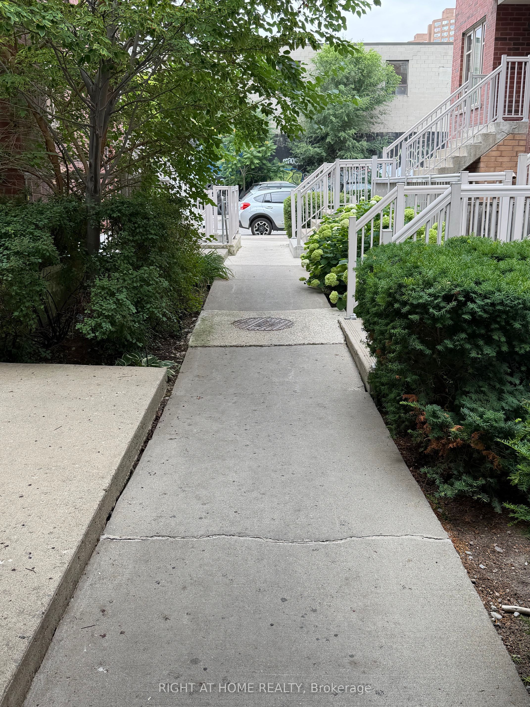 11 Ruttan Street 126, Toronto, ON M6P 0A1 photo 2