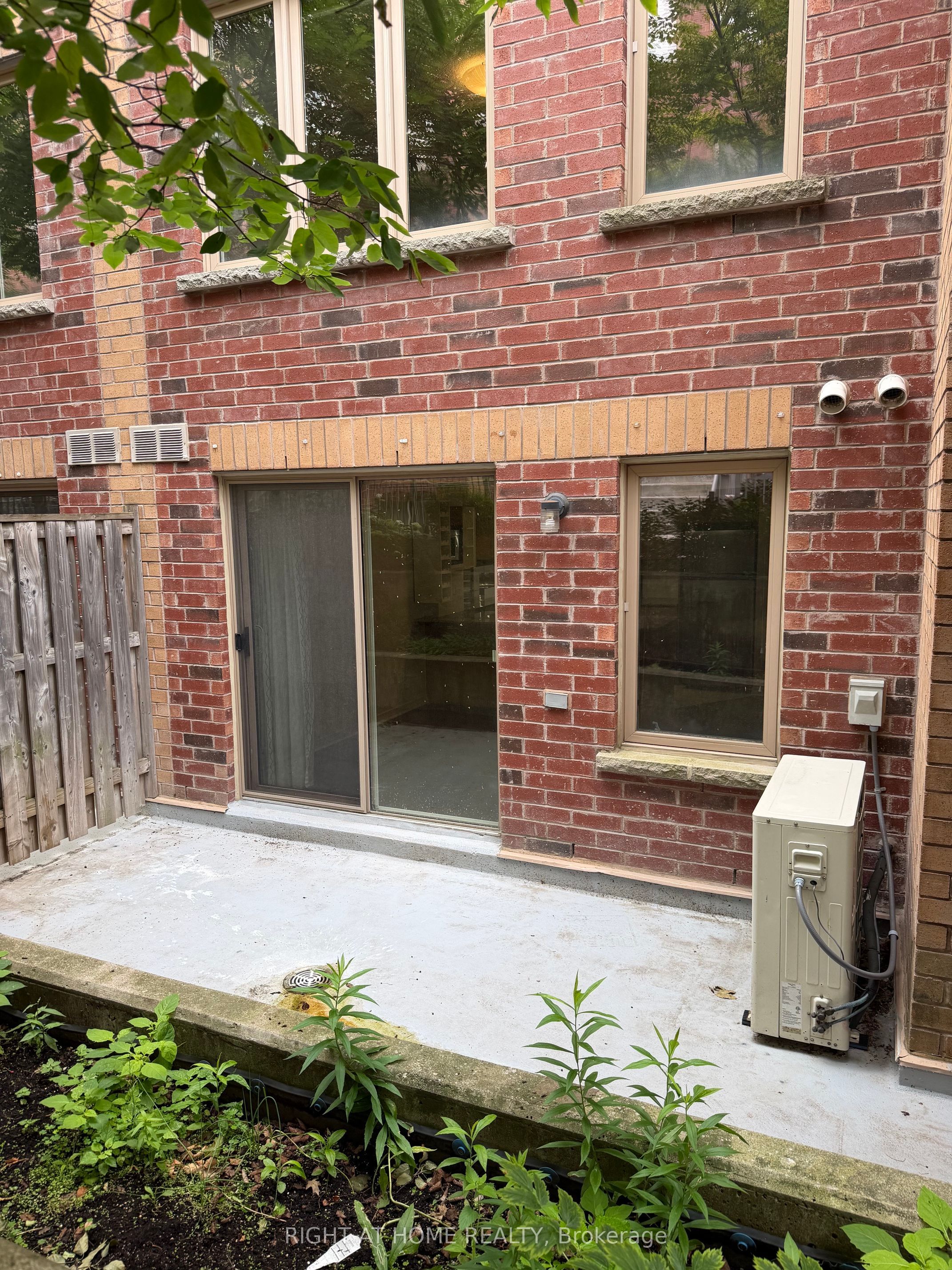 11 Ruttan Street 126, Toronto, ON M6P 0A1 photo 3