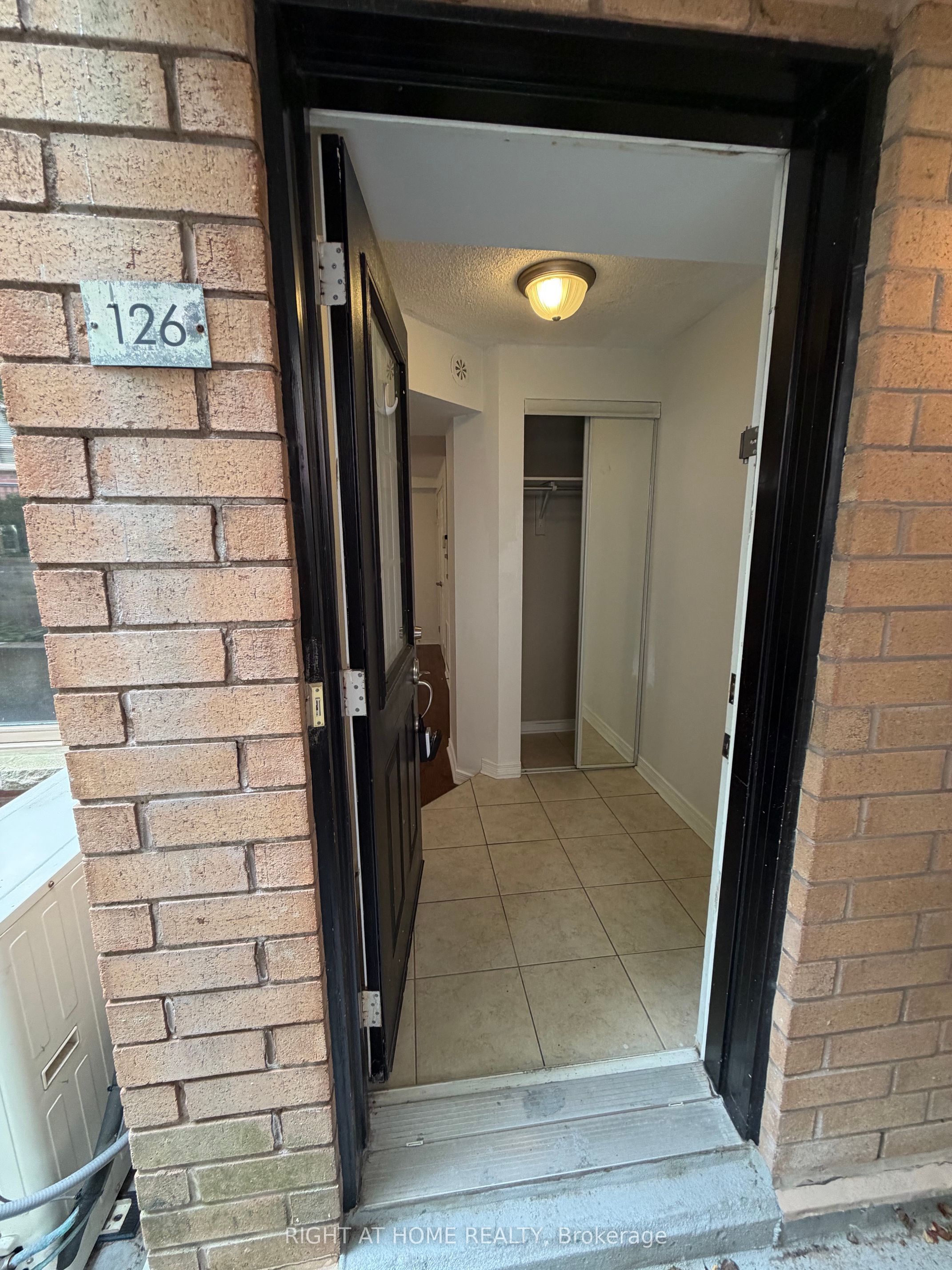 11 Ruttan Street 126, Toronto, ON M6P 0A1 photo 4