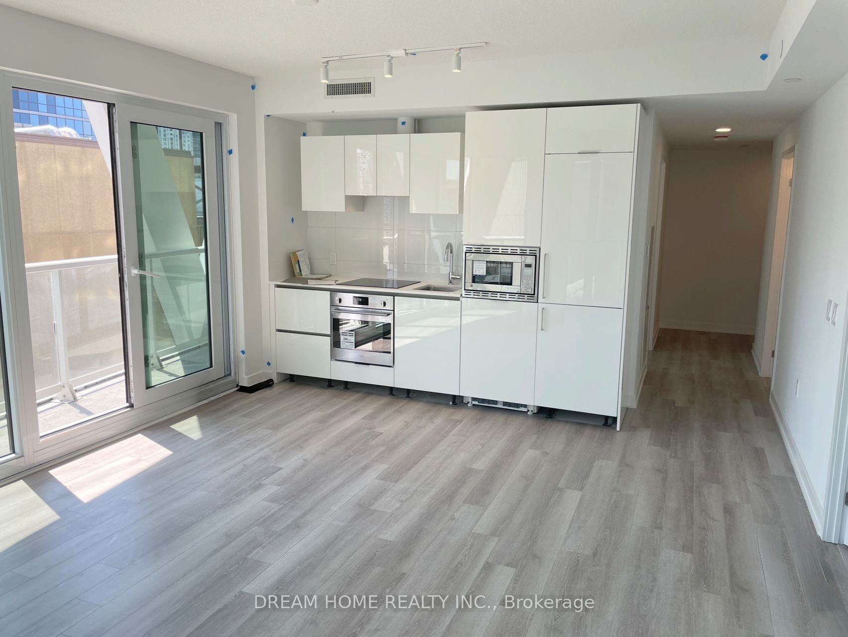 230 Simcoe Street 1630, Toronto, ON M5T 1T4 photo 3