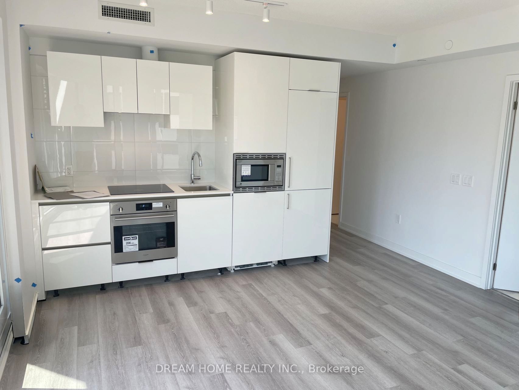 230 Simcoe Street 1630, Toronto, ON M5T 1T4 photo 5