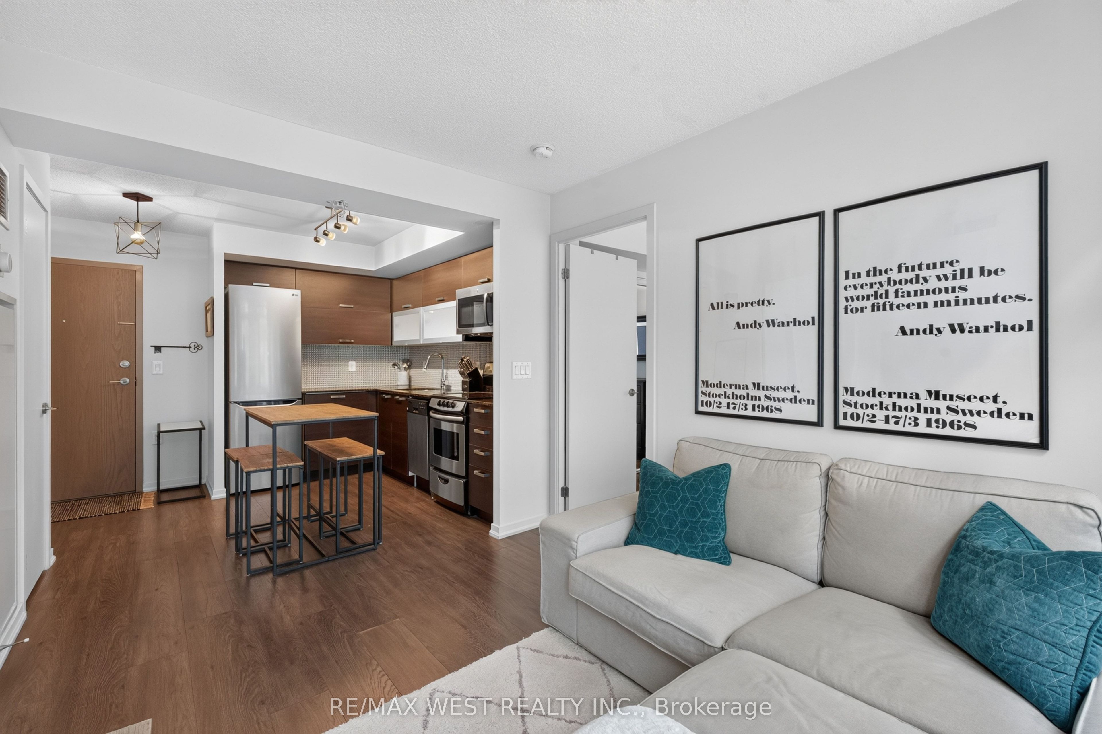 36 Lisgar Street 1802, Toronto, ON M6J 0C7 photo 4