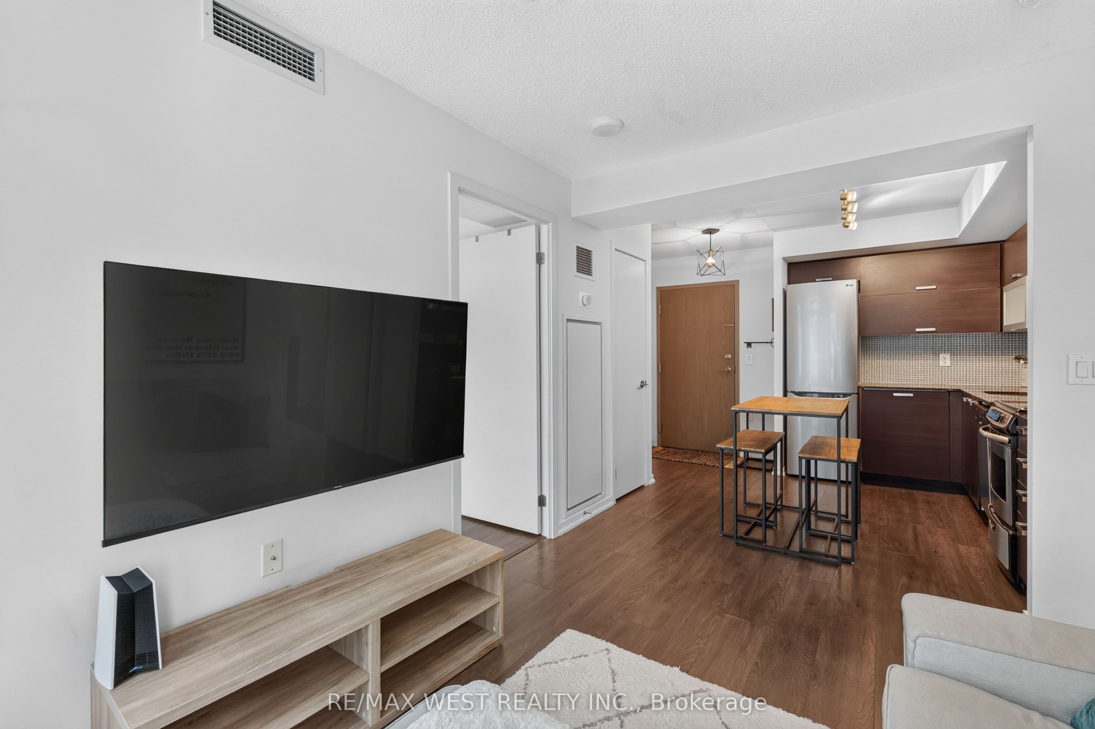 36 Lisgar Street 1802, Toronto, ON M6J 0C7 photo 5