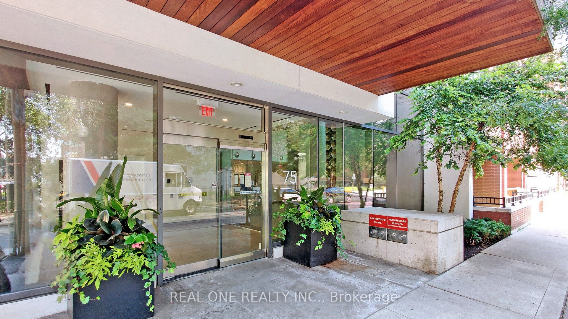 75 St Nicholas Street 1004, Toronto, ON M4Y 0A5 photo 2