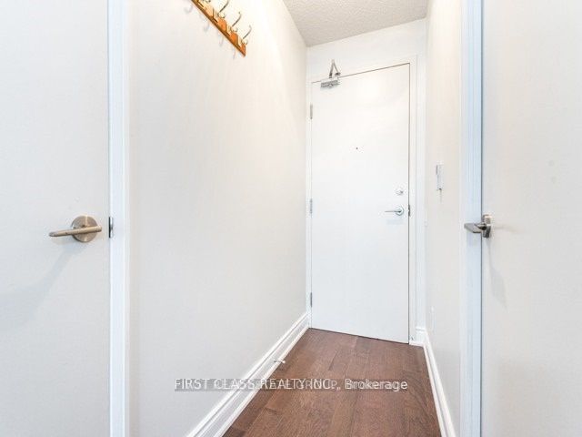 25 Carlton Street, Toronto, ON M5B 1L4 photo 3