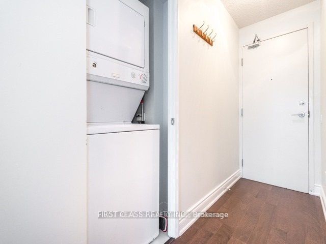 25 Carlton Street, Toronto, ON M5B 1L4 photo 4