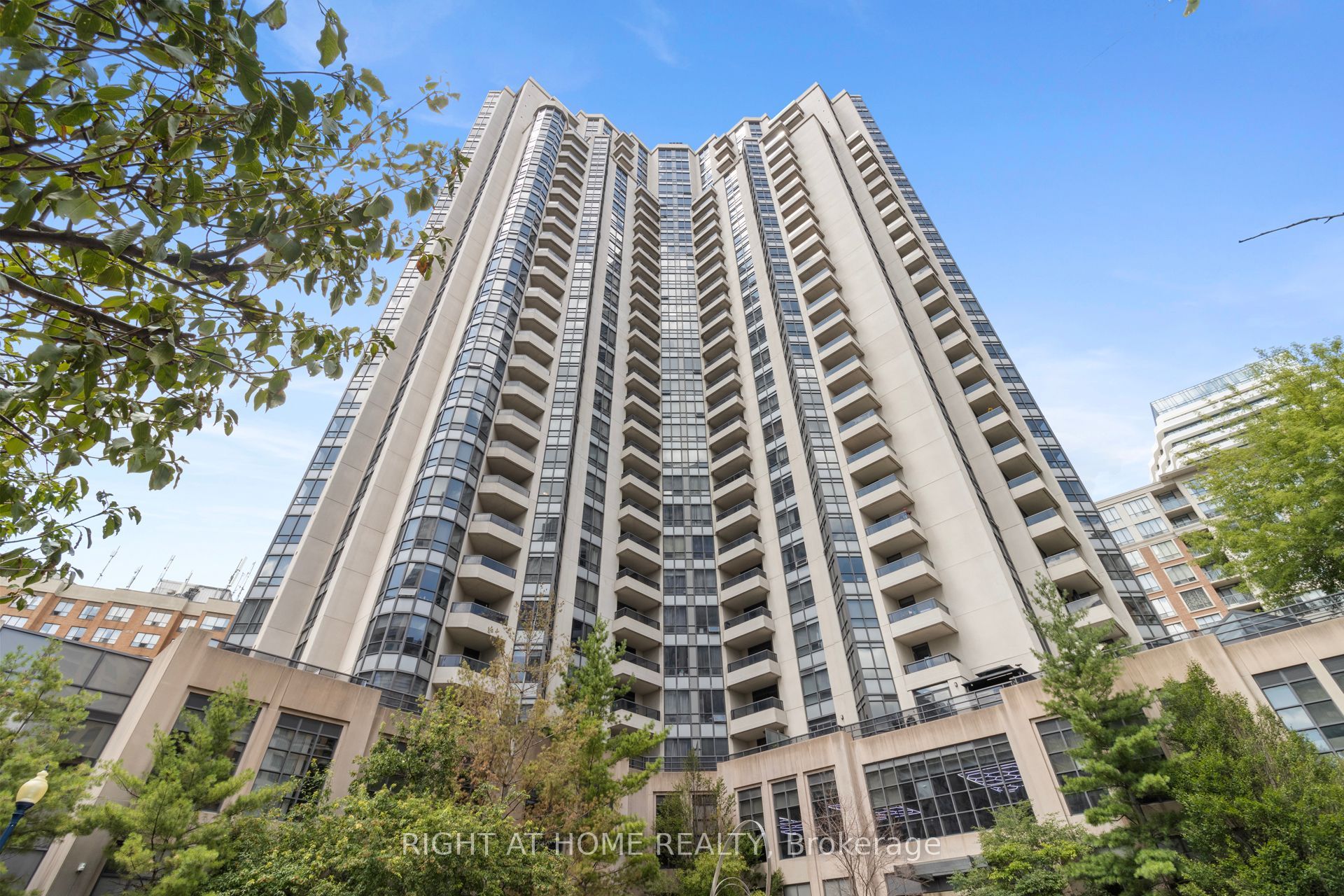 500 Doris Avenue TH1, Toronto, ON M2N 0C1 photo 2