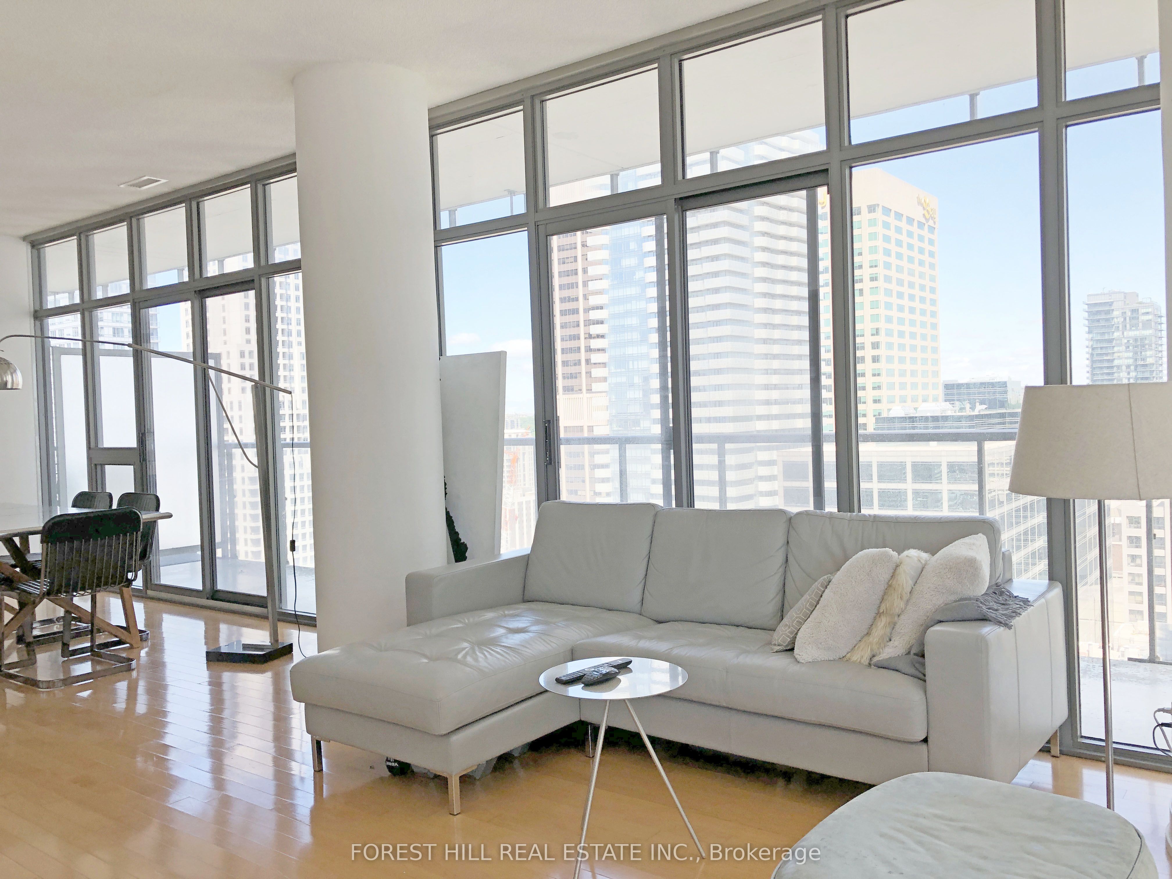 33 Charles Street E 2511, Toronto, ON M4Y 1R9 photo 4