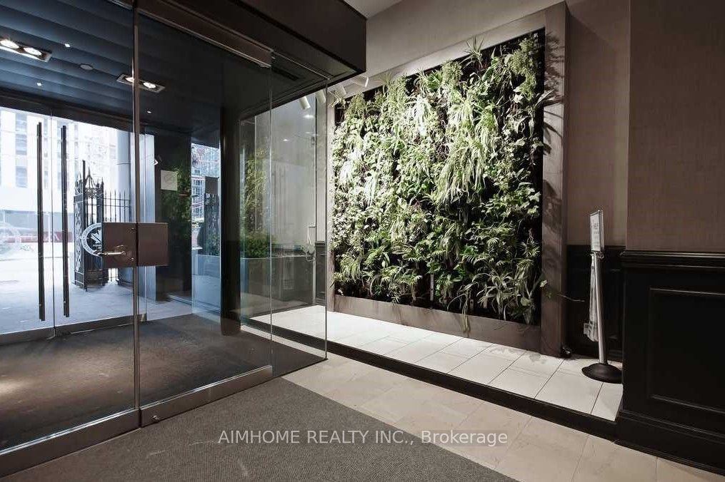 375 King Street 2208, Toronto, ON M5V 1K1 photo 3