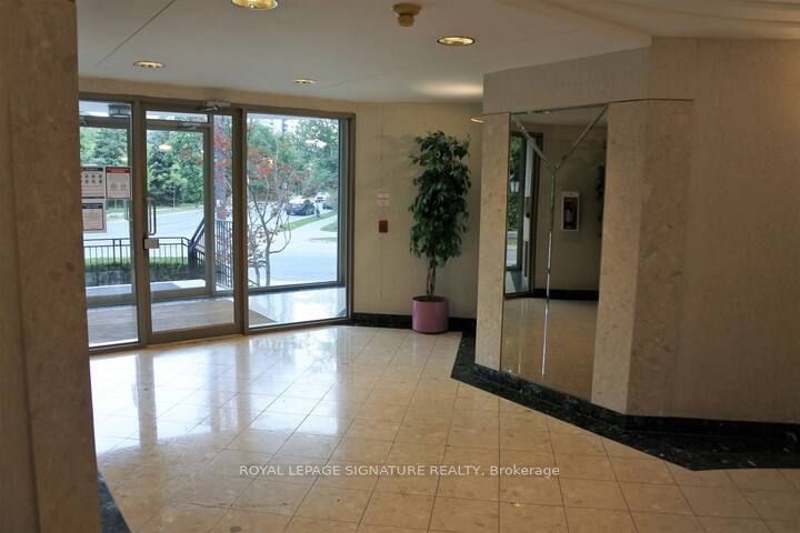 38 Hollywood Avenue 317, Toronto, ON M2N 6R6