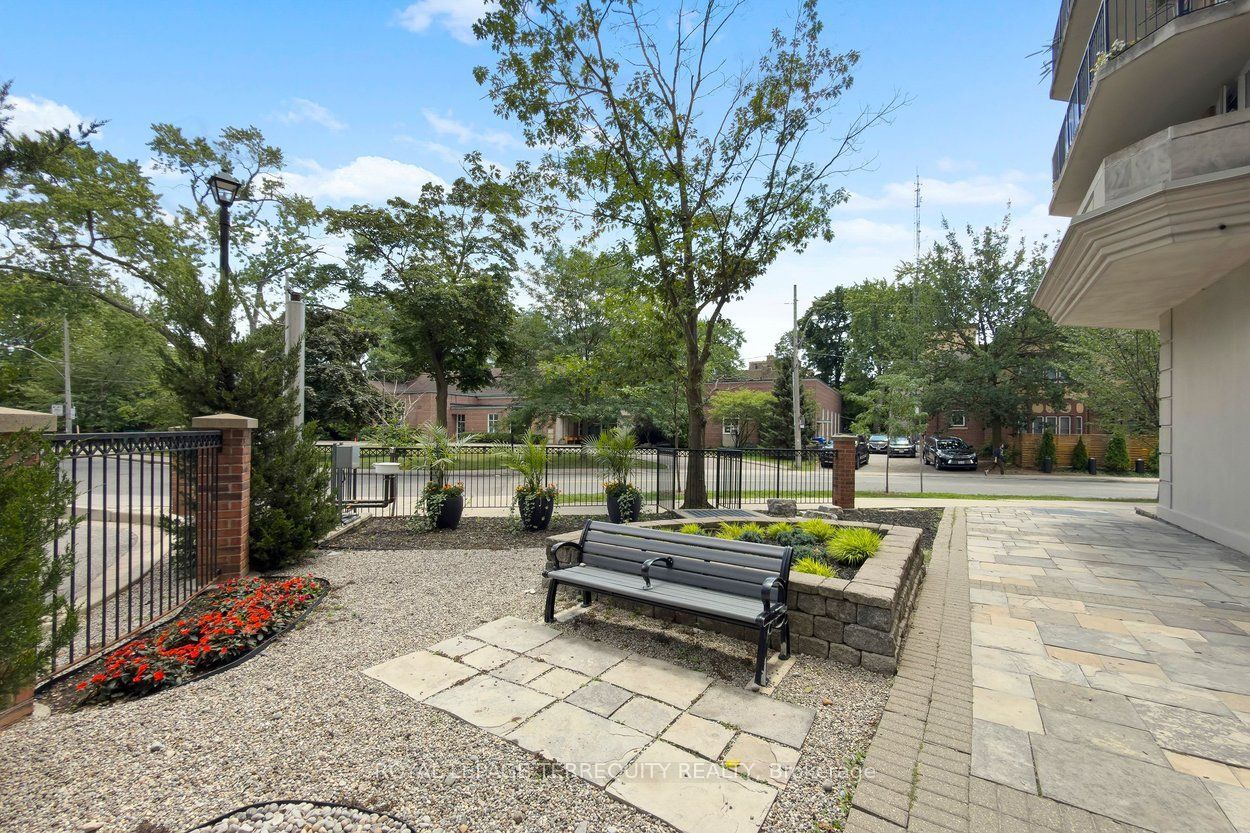 18 Wanless Avenue 315, Toronto, ON M4N 3R9 photo 3