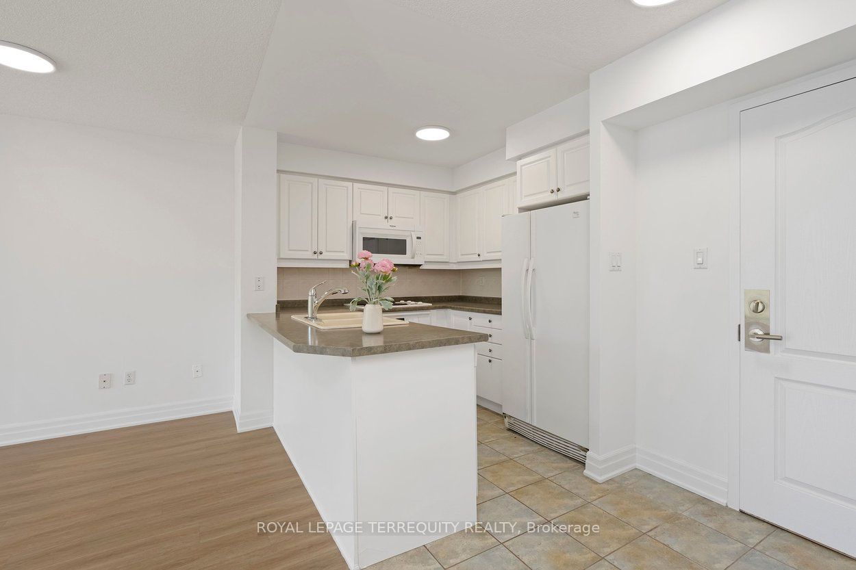 18 Wanless Avenue 315, Toronto, ON M4N 3R9 photo 5