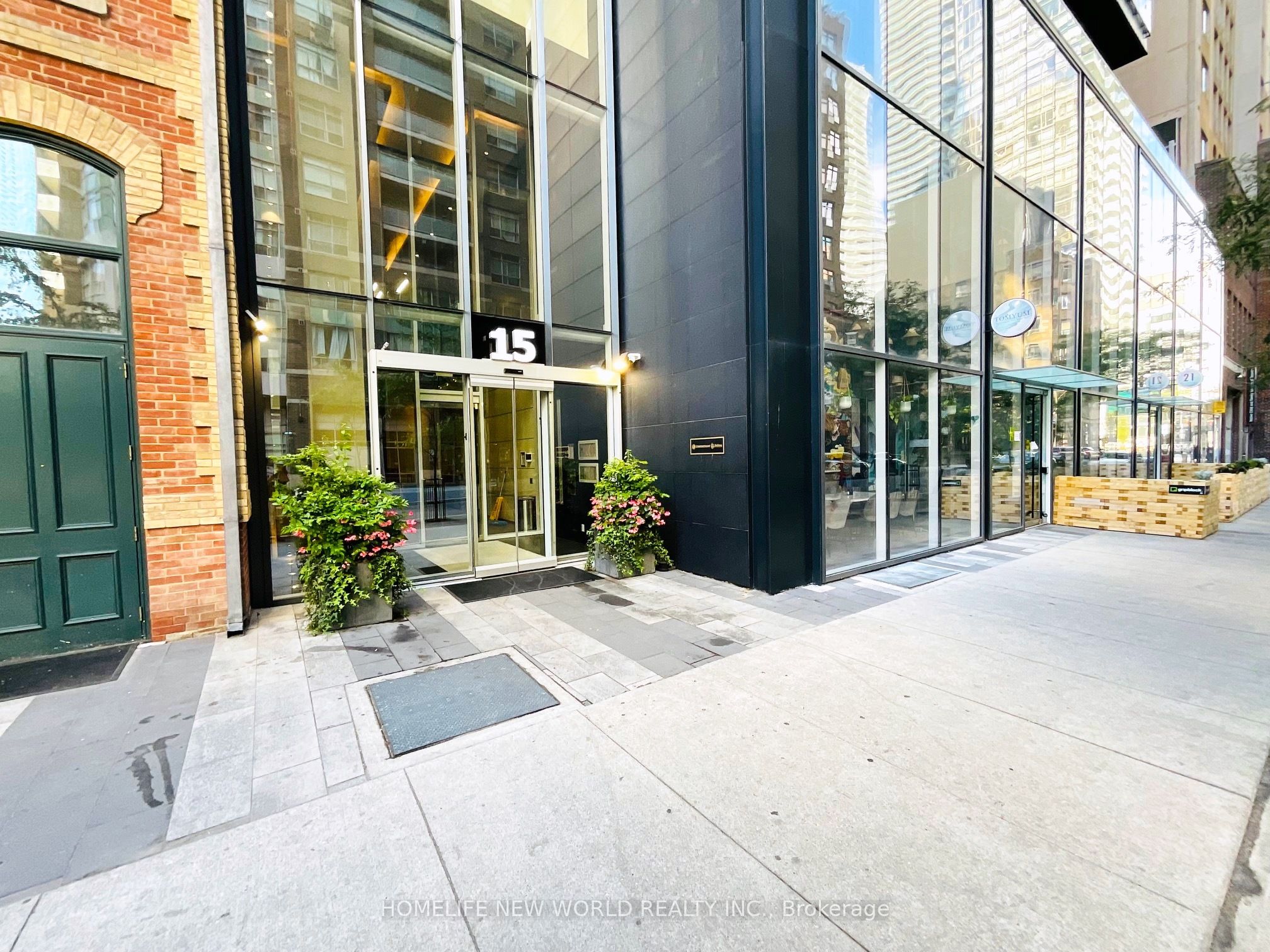 15 Grenville Street 511, Toronto, ON M4Y 0B9