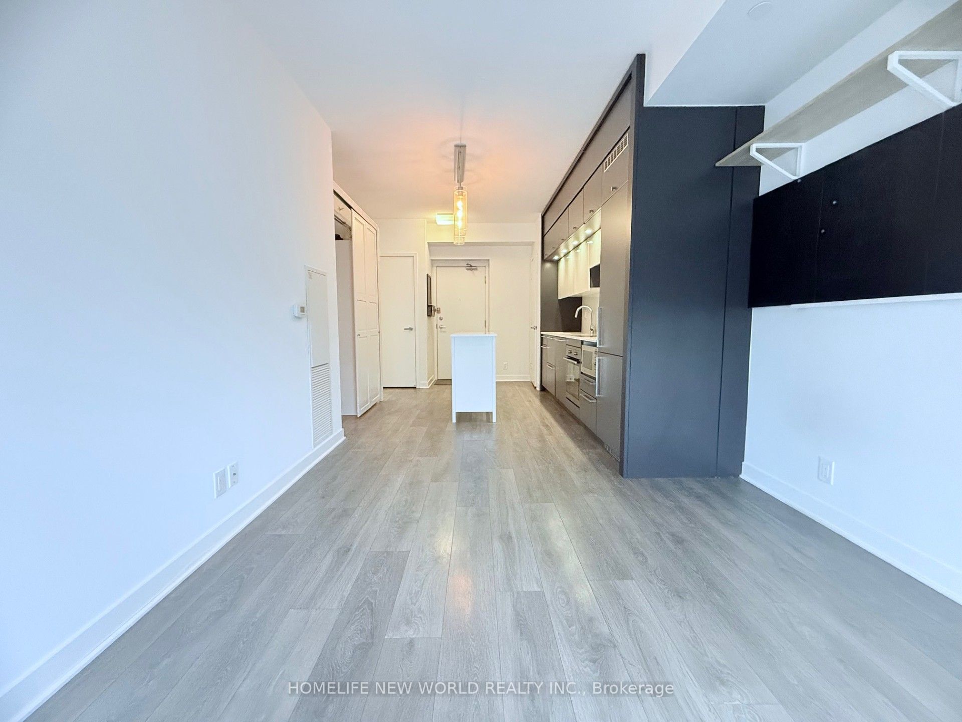 15 Grenville Street 511, Toronto, ON M4Y 0B9 photo 2