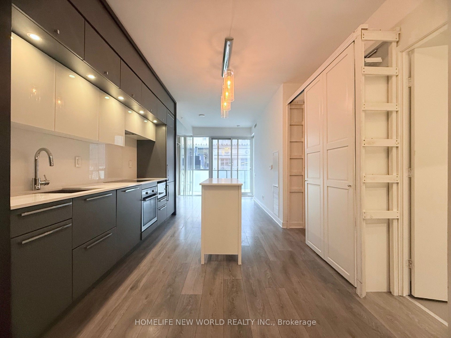 15 Grenville Street 511, Toronto, ON M4Y 0B9 photo 3