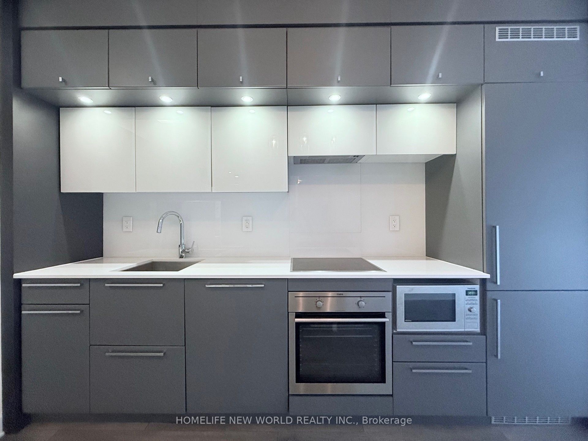 15 Grenville Street 511, Toronto, ON M4Y 0B9 photo 4