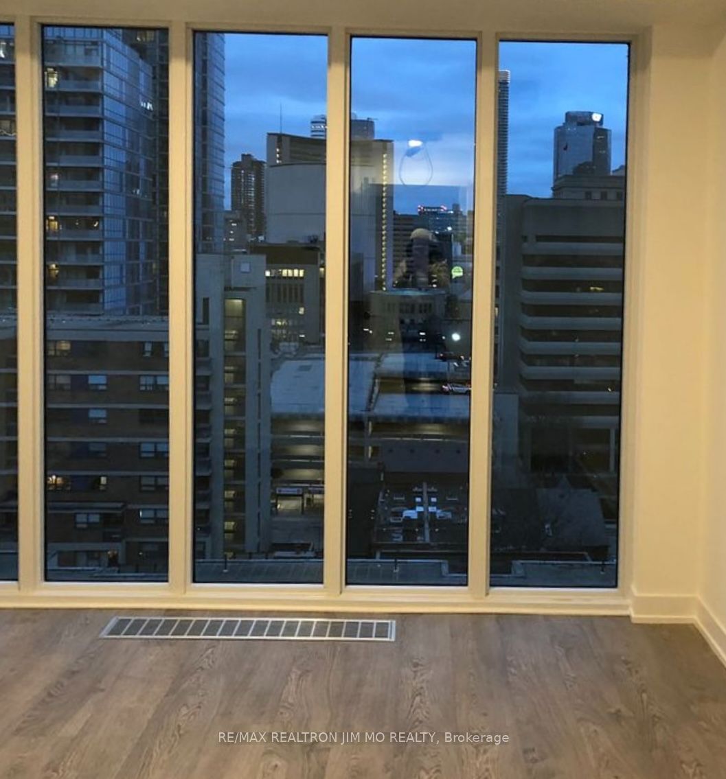 50 Mccaul Street 1212, Toronto, ON M5T 1V9 photo 5