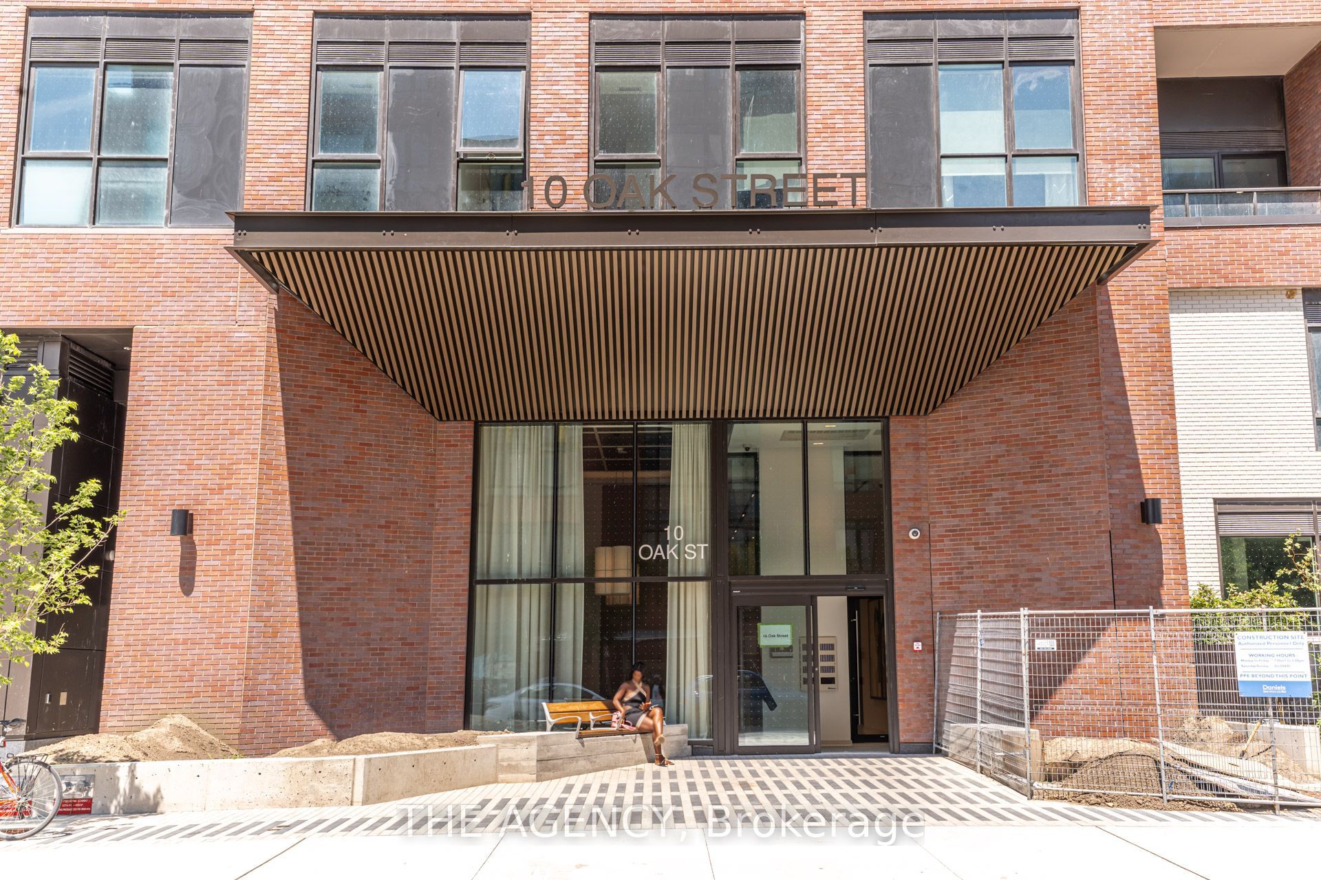 10 Oak Street 2003, Toronto, ON M5A 0Z1