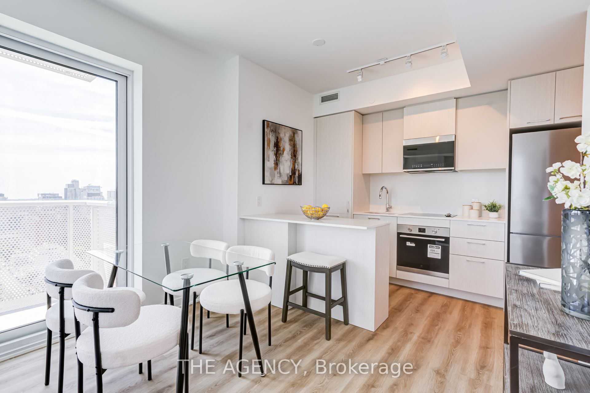 10 Oak Street 2403, Toronto, ON M5A 0Z1 photo 2