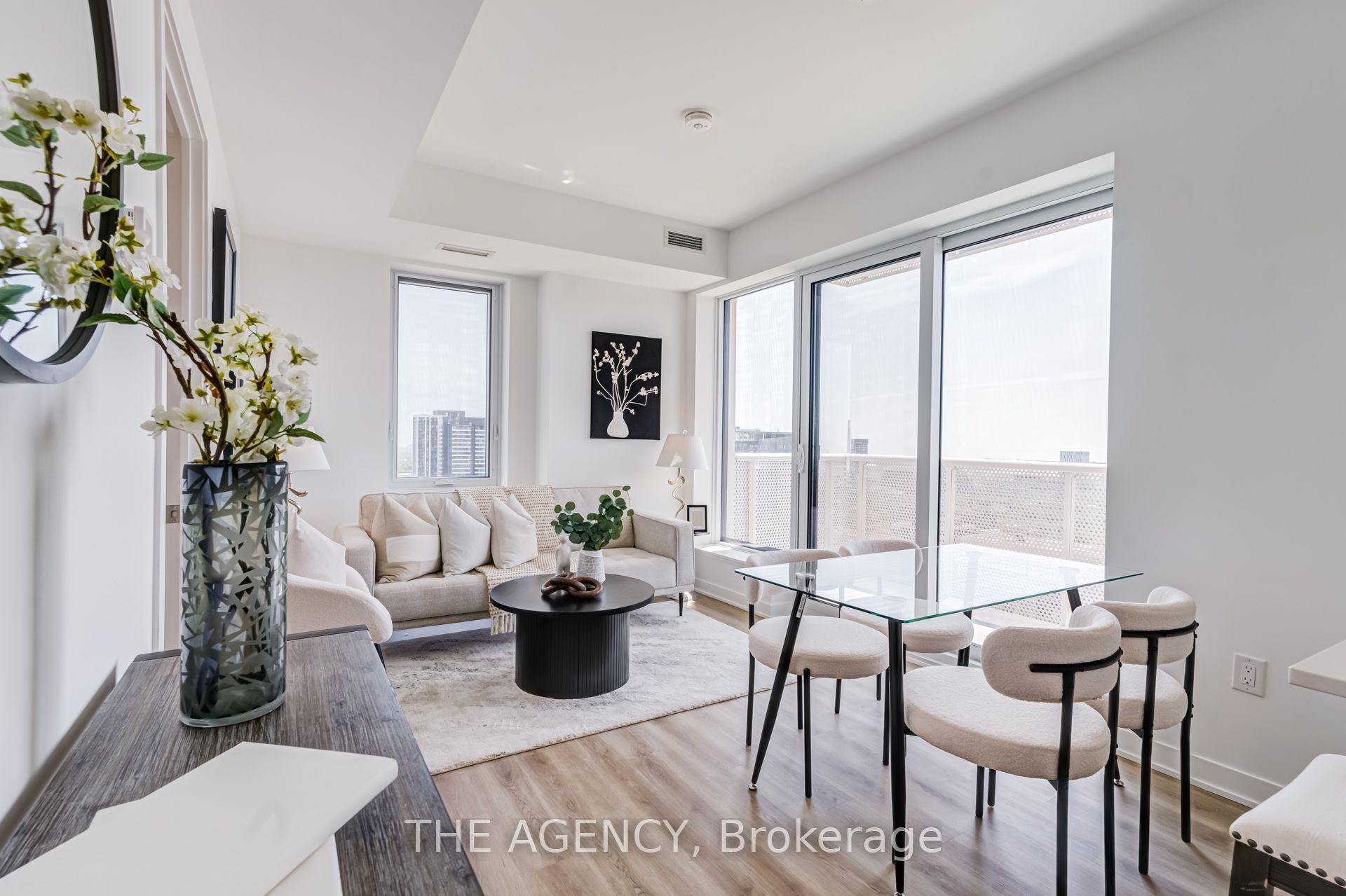10 Oak Street 2403, Toronto, ON M5A 0Z1 photo 3