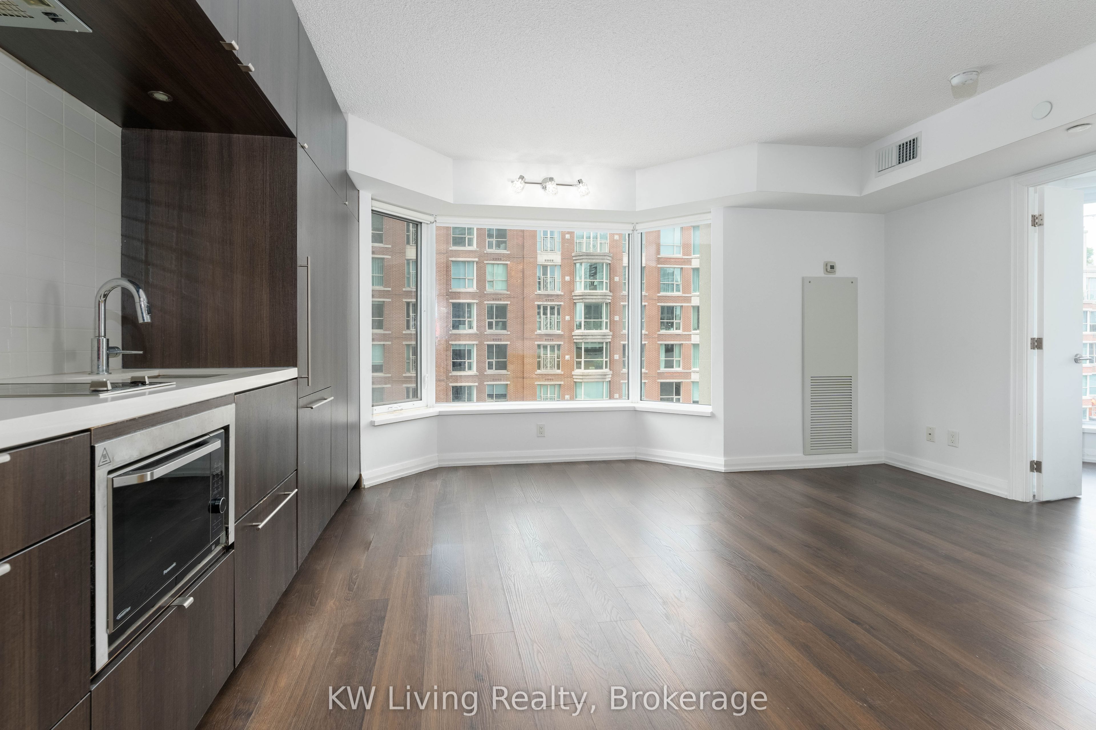 155 Yorkville Avenue 517, Toronto, ON M5R 0B4 photo 2