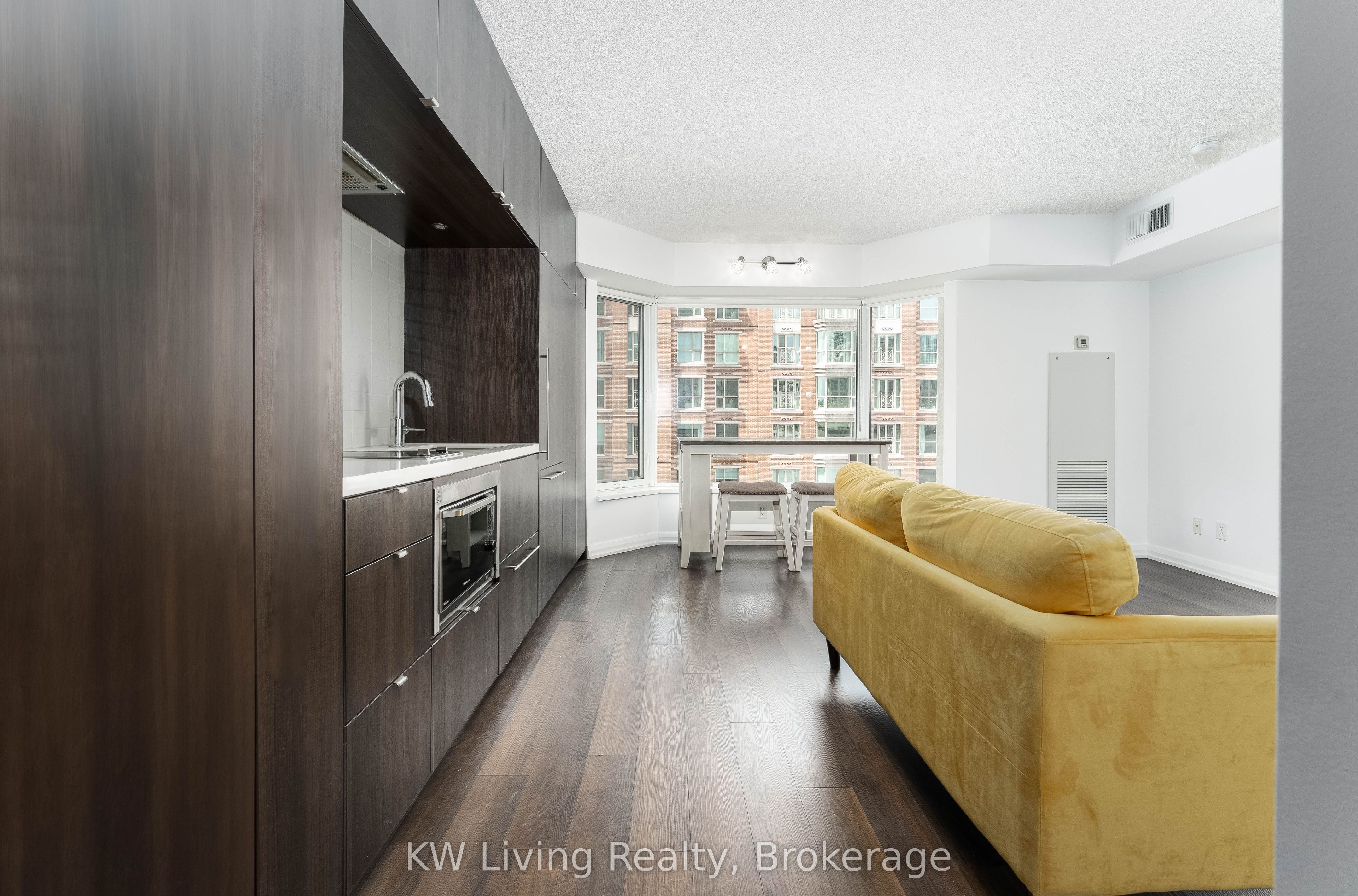 155 Yorkville Avenue 517, Toronto, ON M5R 0B4 photo 3