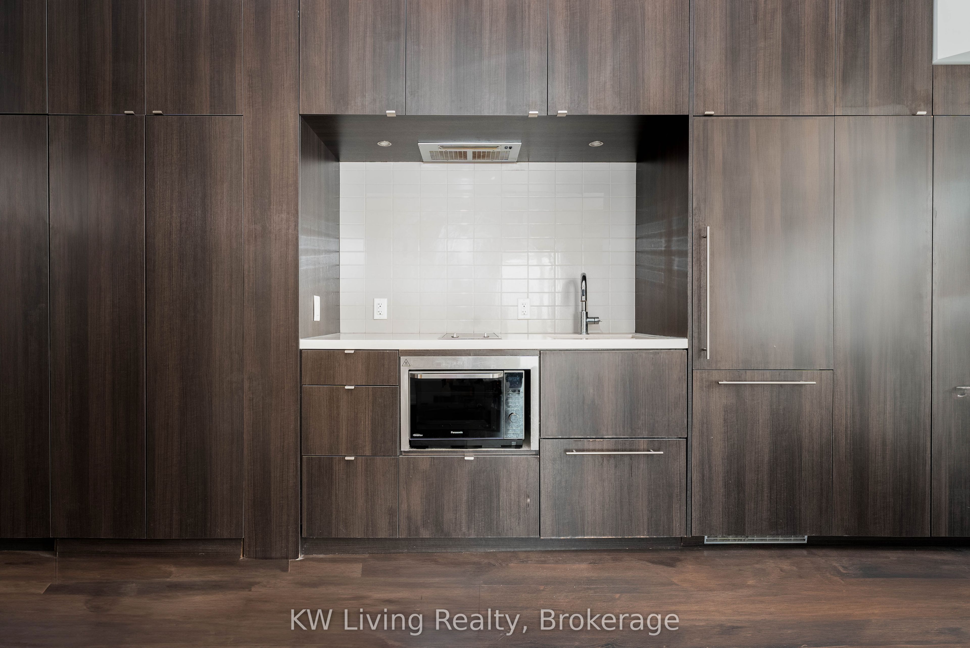 155 Yorkville Avenue 517, Toronto, ON M5R 0B4 photo 4