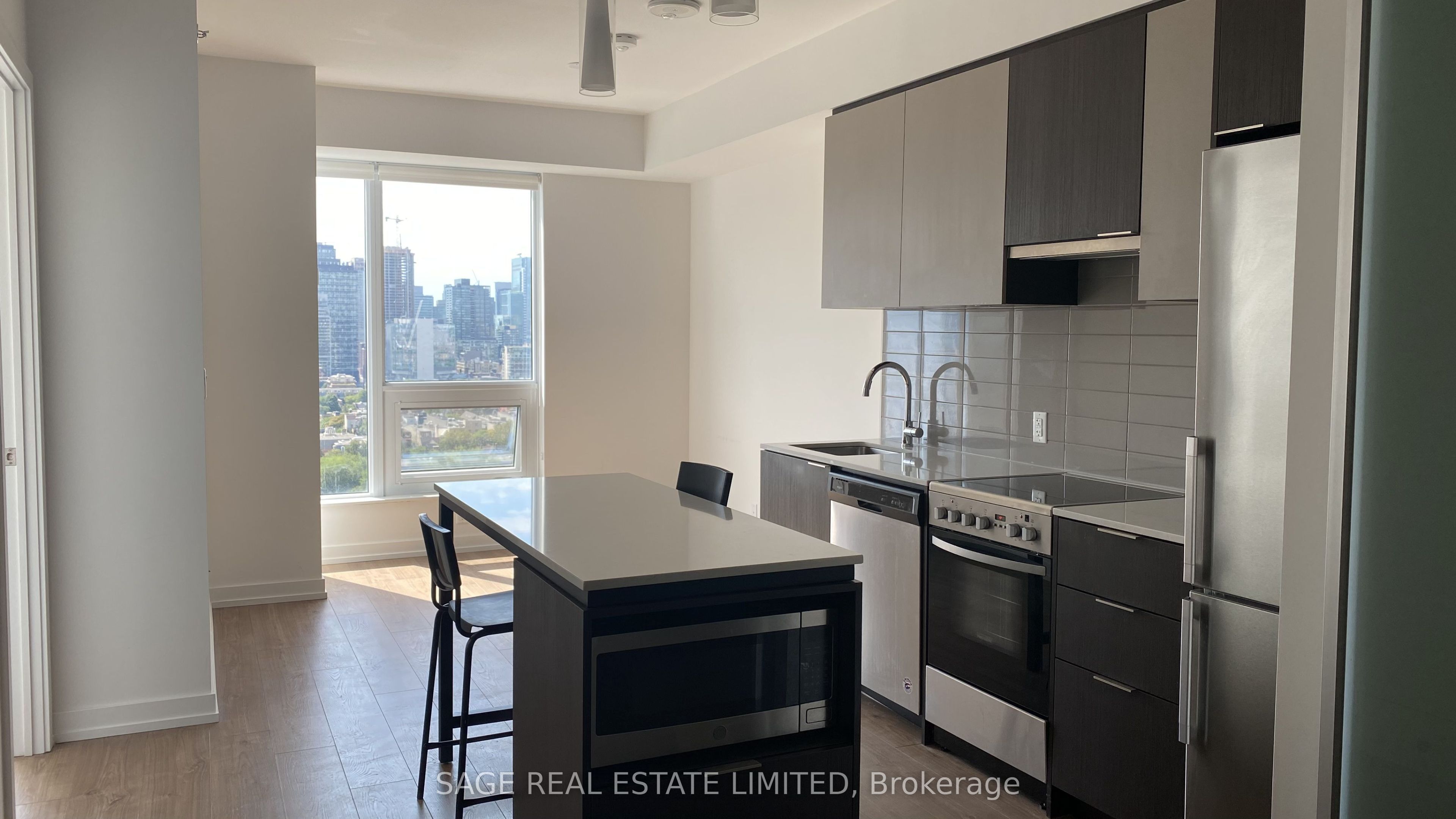 203 College Street 1709, Toronto, ON M5T 0C8