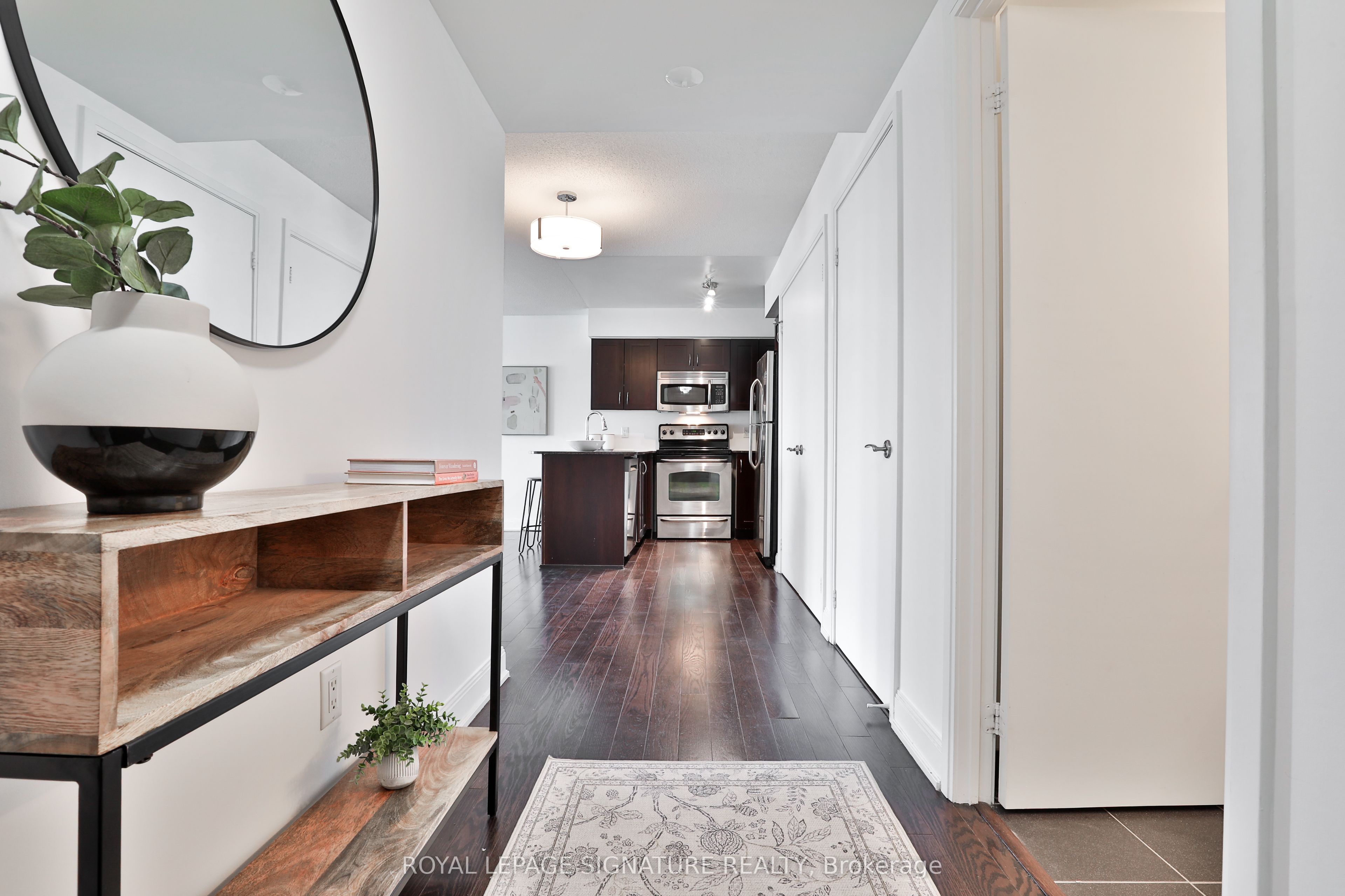 2181 Yonge Street 902, Toronto, ON M4S 3H7 photo 3