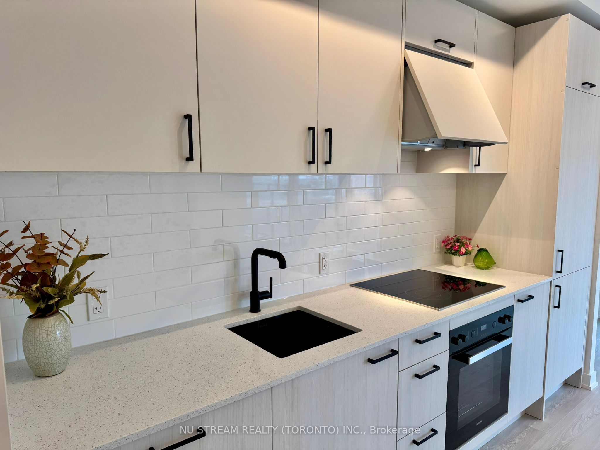 1 Quarrington Lane S 1212, Toronto, ON M3C 0S4 photo 3