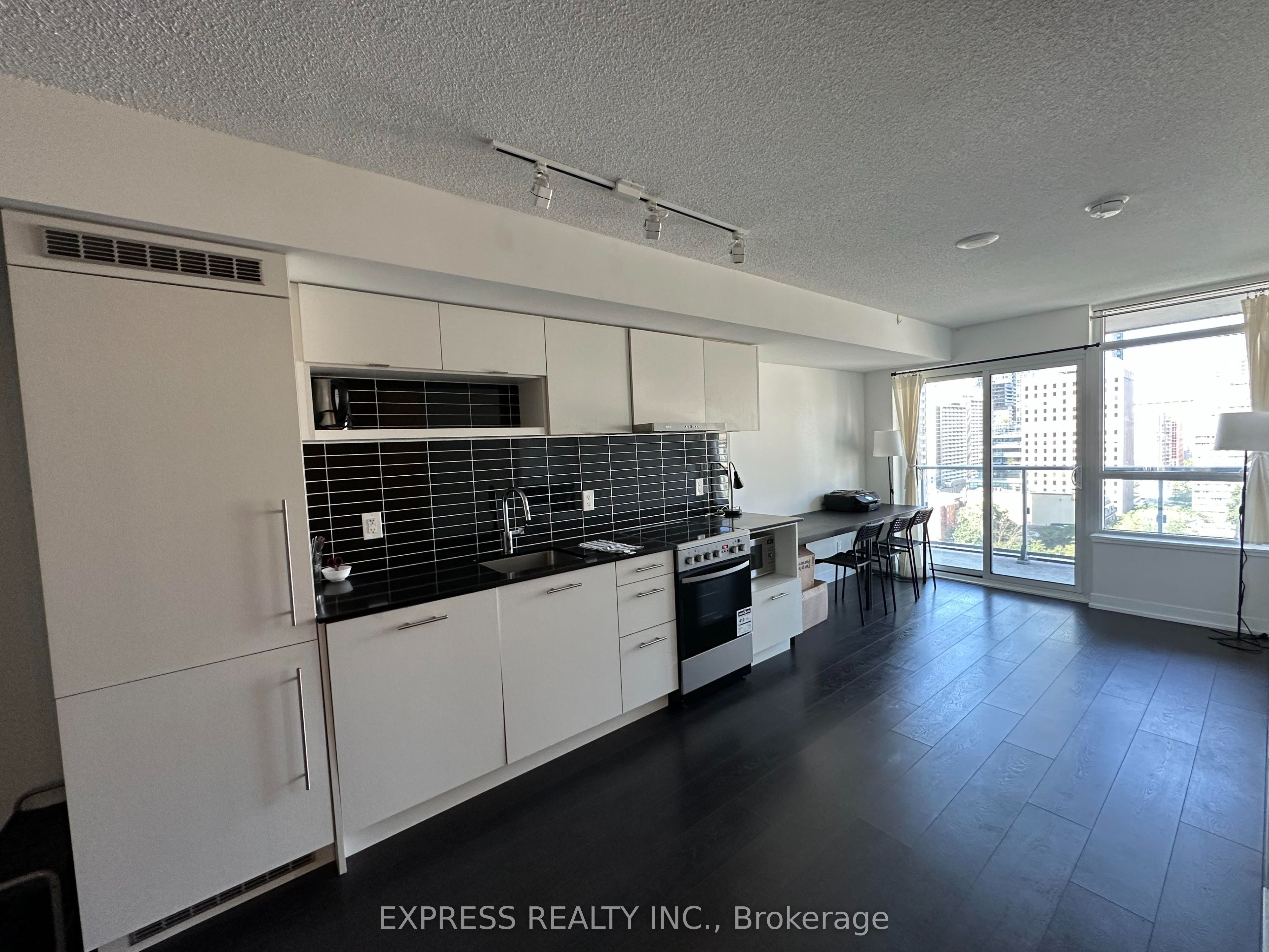 365 Church Street 1613, Toronto, ON M5B 0B5 photo 2