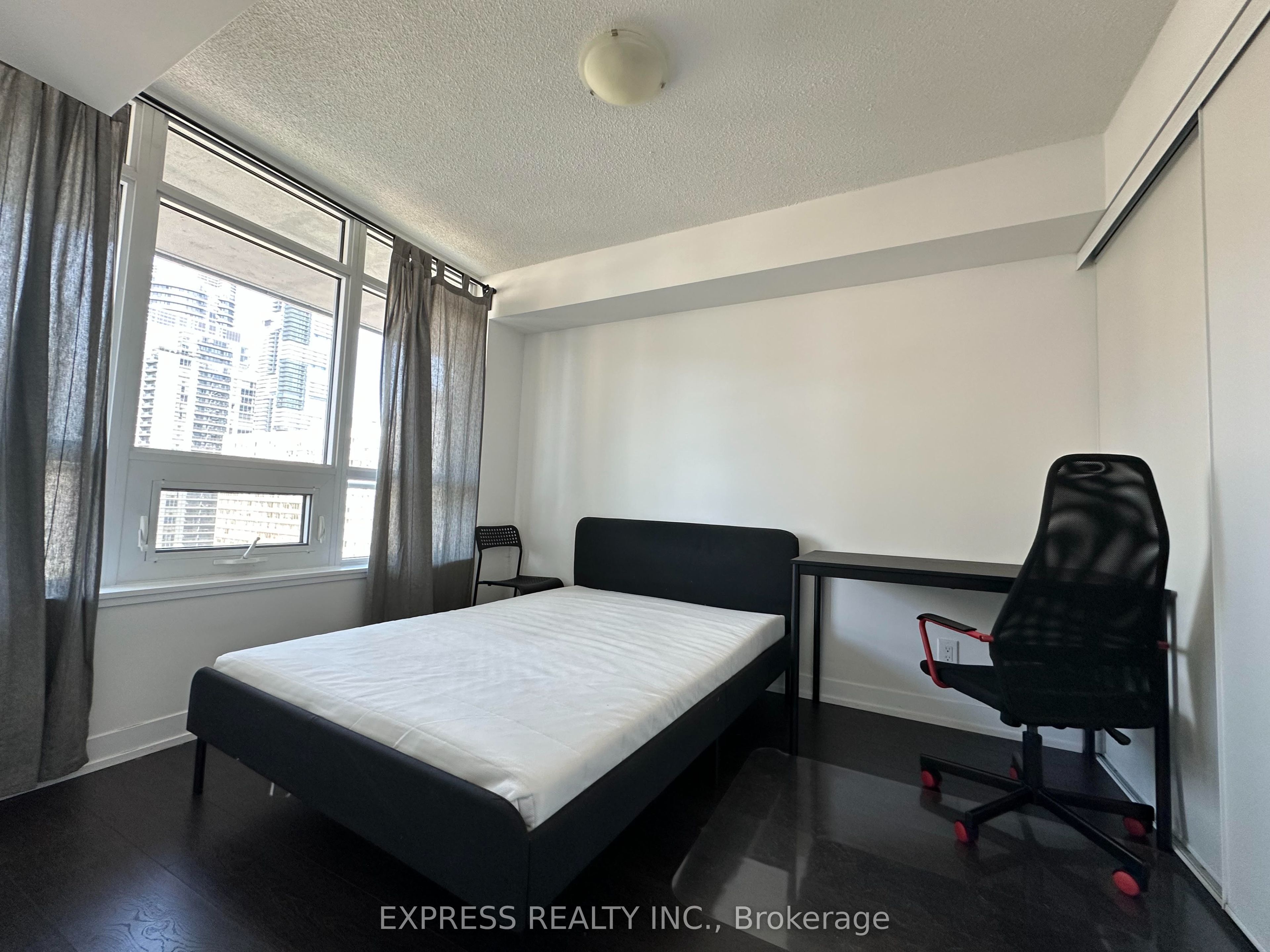 365 Church Street 1613, Toronto, ON M5B 0B5 photo 3