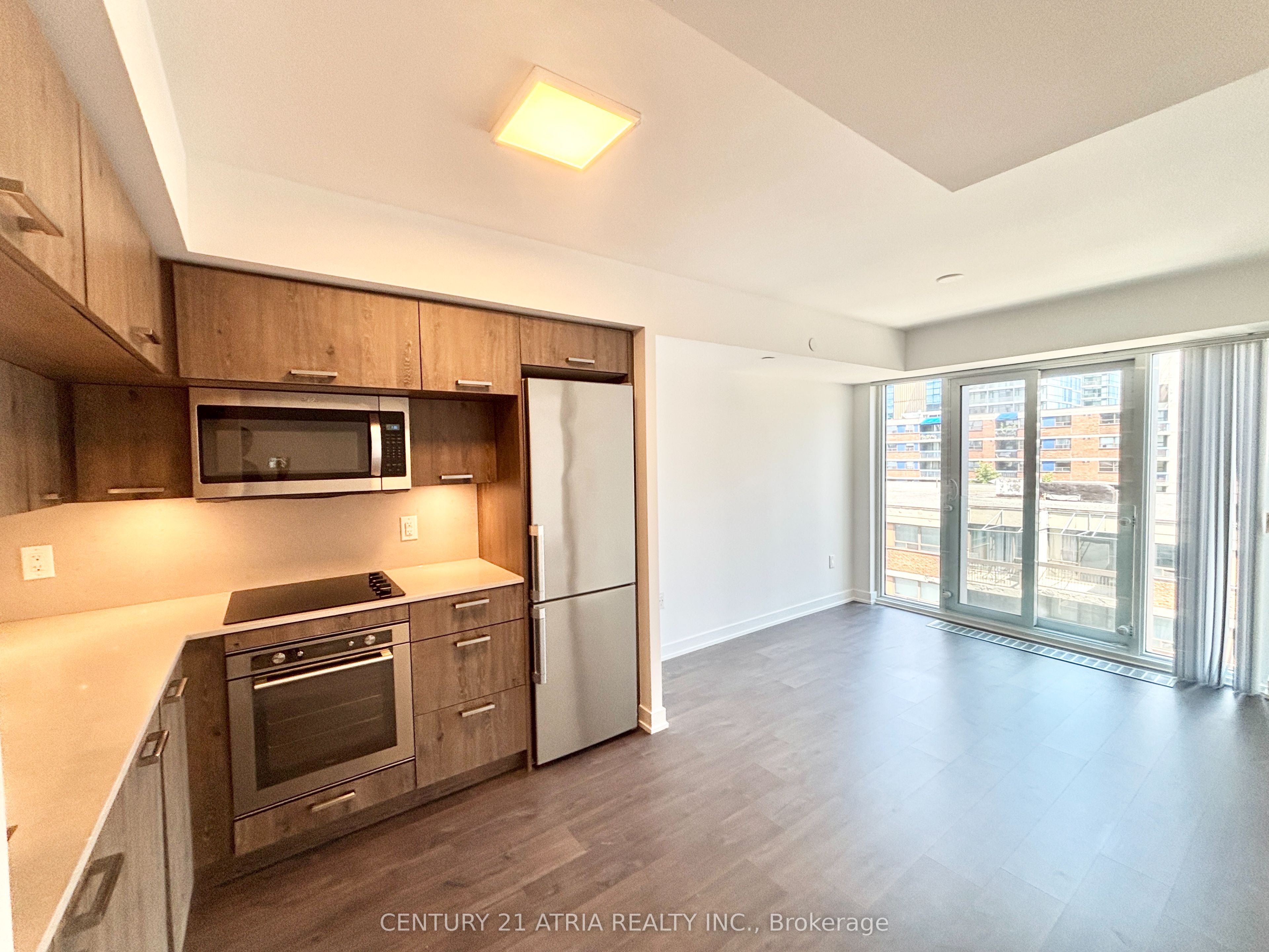 50 McCaul St Street 811, Toronto, ON M5T 1V9