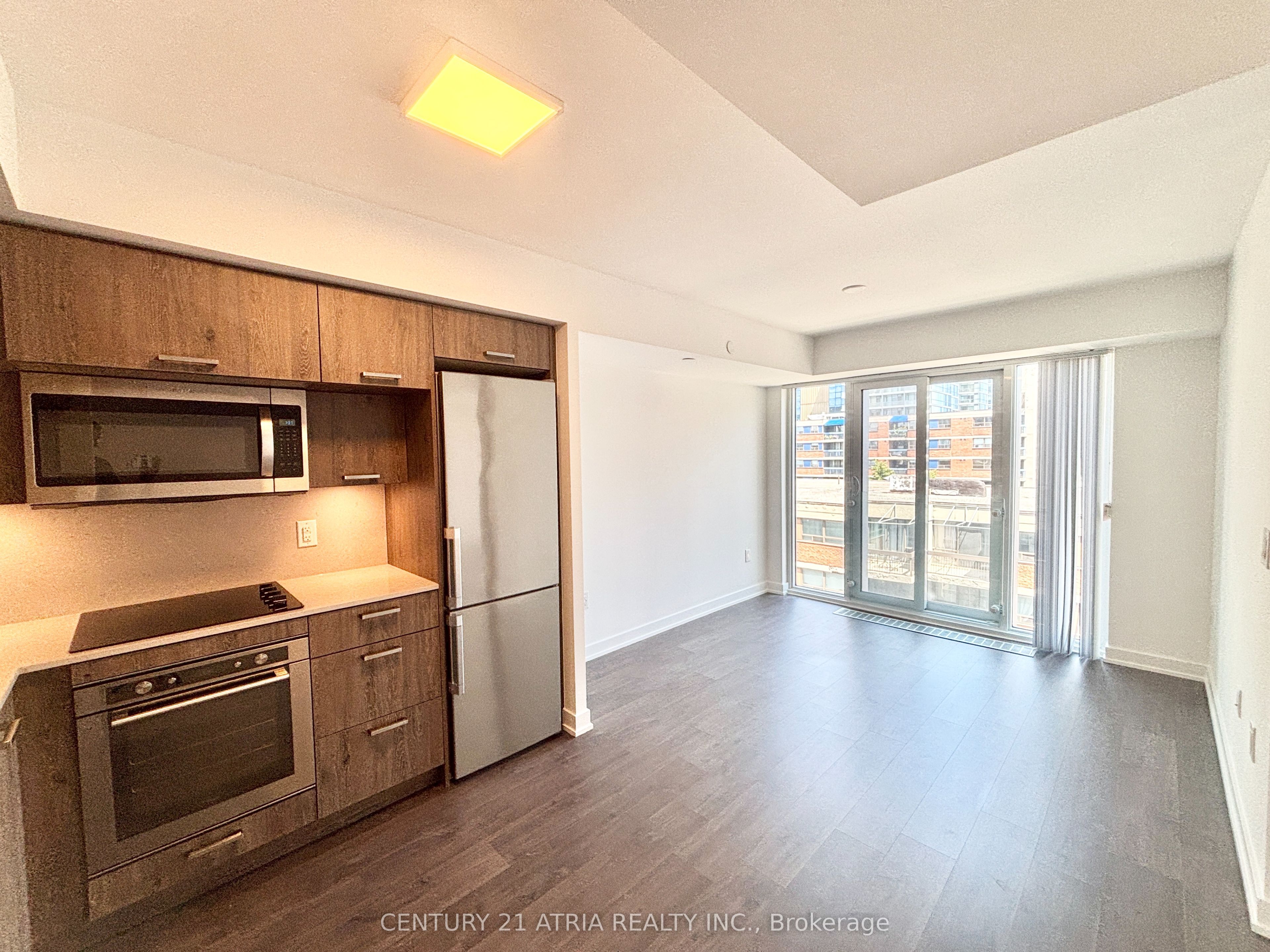 50 McCaul St Street 811, Toronto, ON M5T 1V9 photo 2