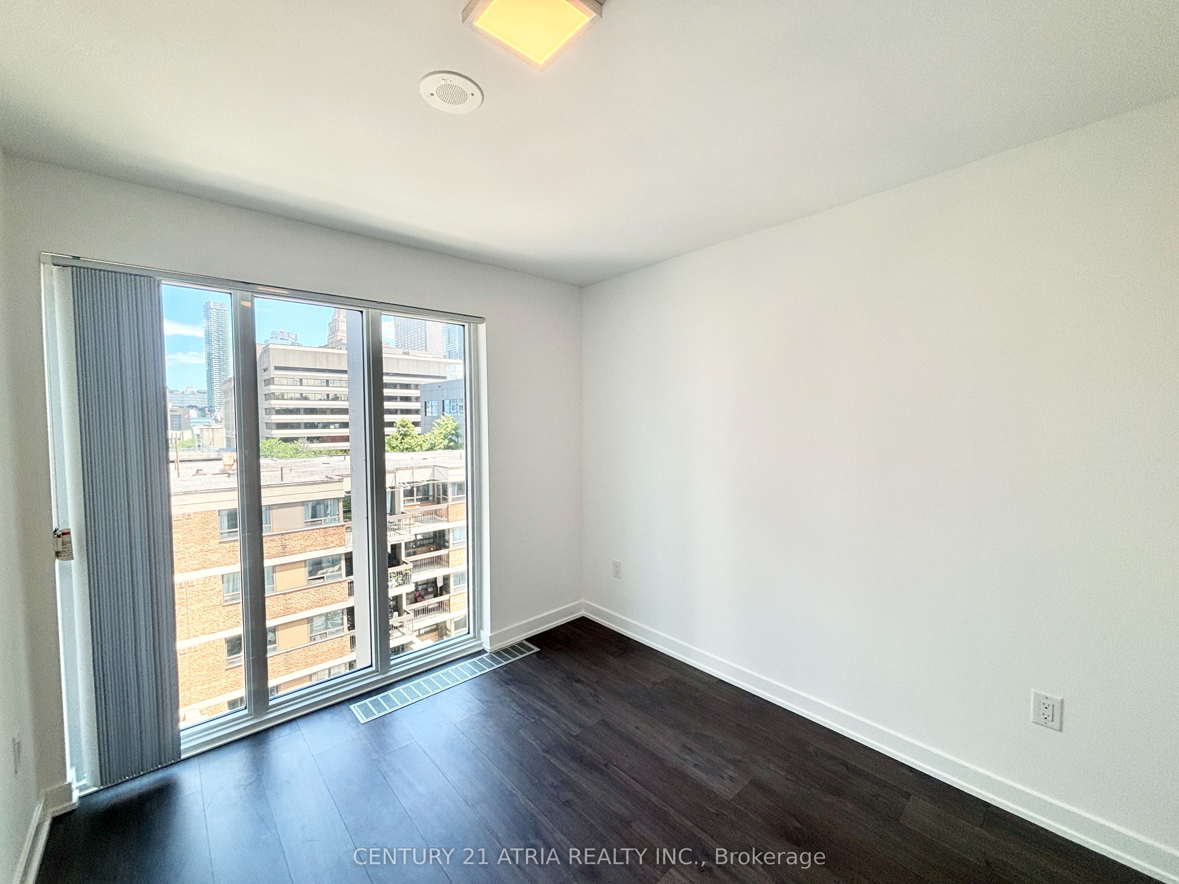 50 McCaul St Street 811, Toronto, ON M5T 1V9 photo 5