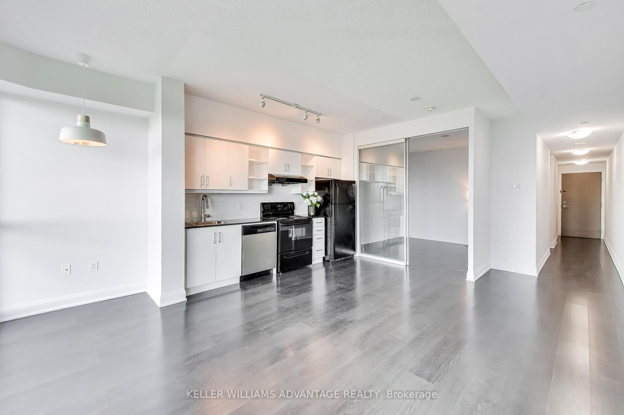 160 Vanderhoof Avenue 1718, Toronto, ON M4G 0B7 photo 2