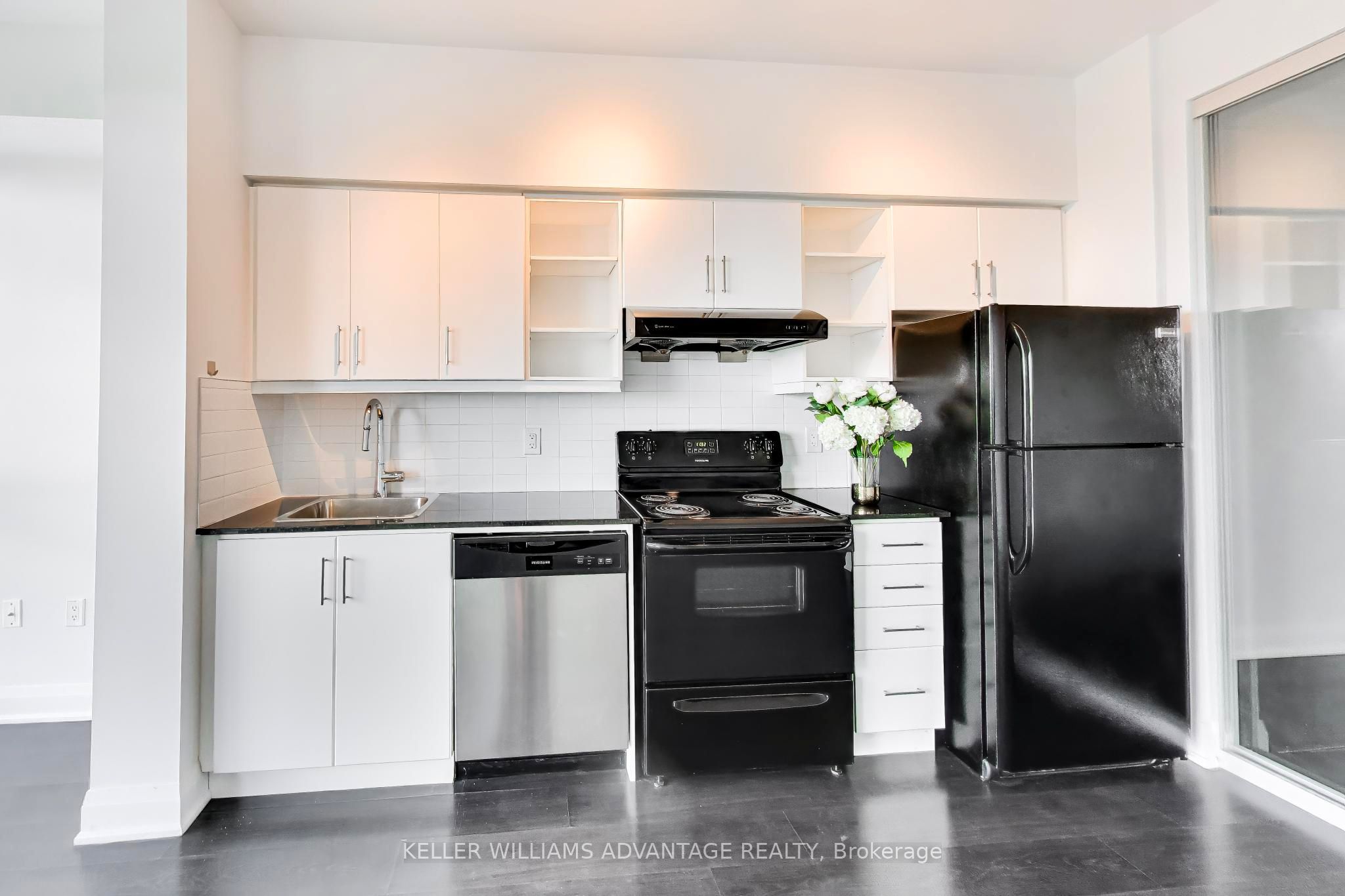 160 Vanderhoof Avenue 1718, Toronto, ON M4G 0B7 photo 3