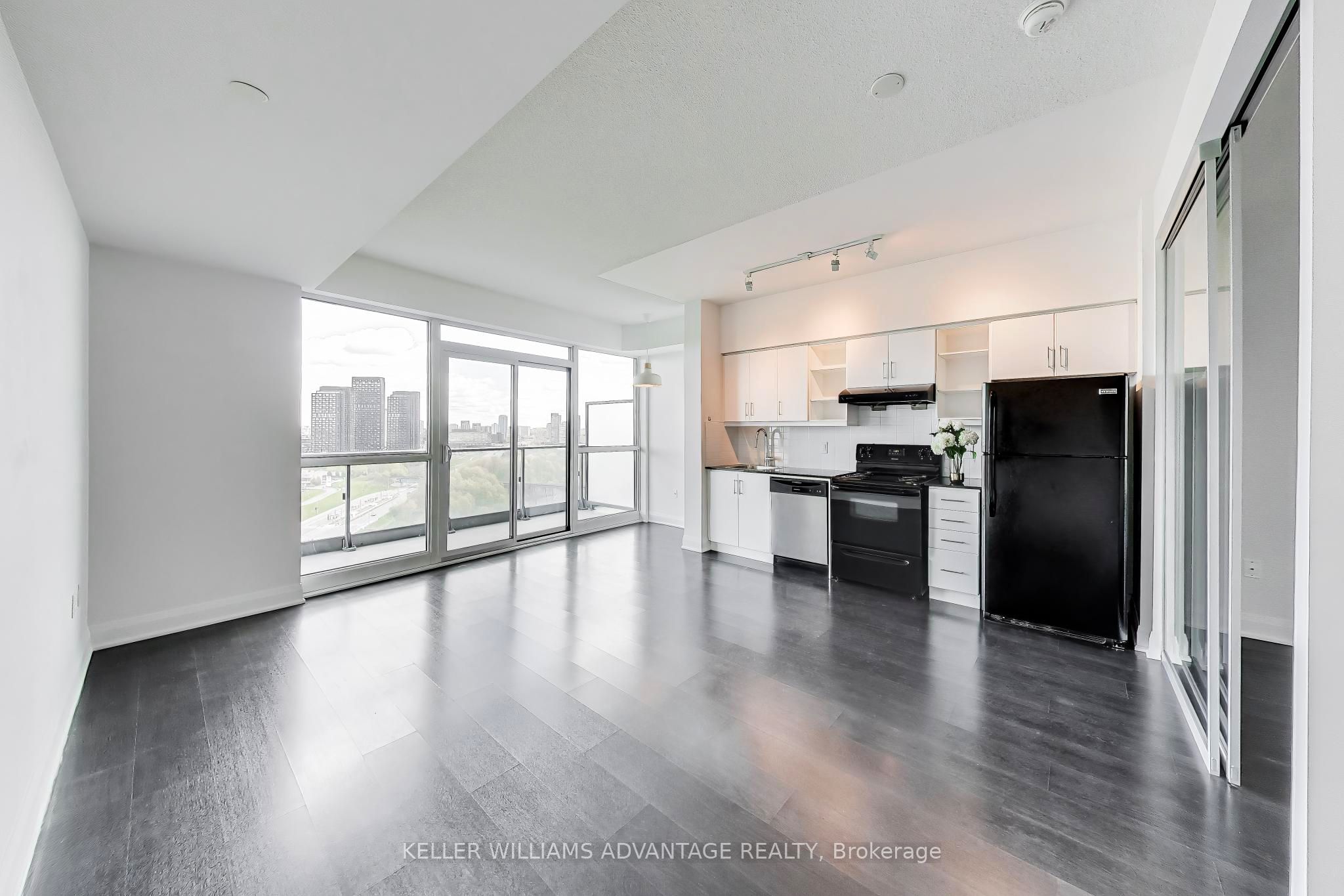 160 Vanderhoof Avenue 1718, Toronto, ON M4G 0B7 photo 4