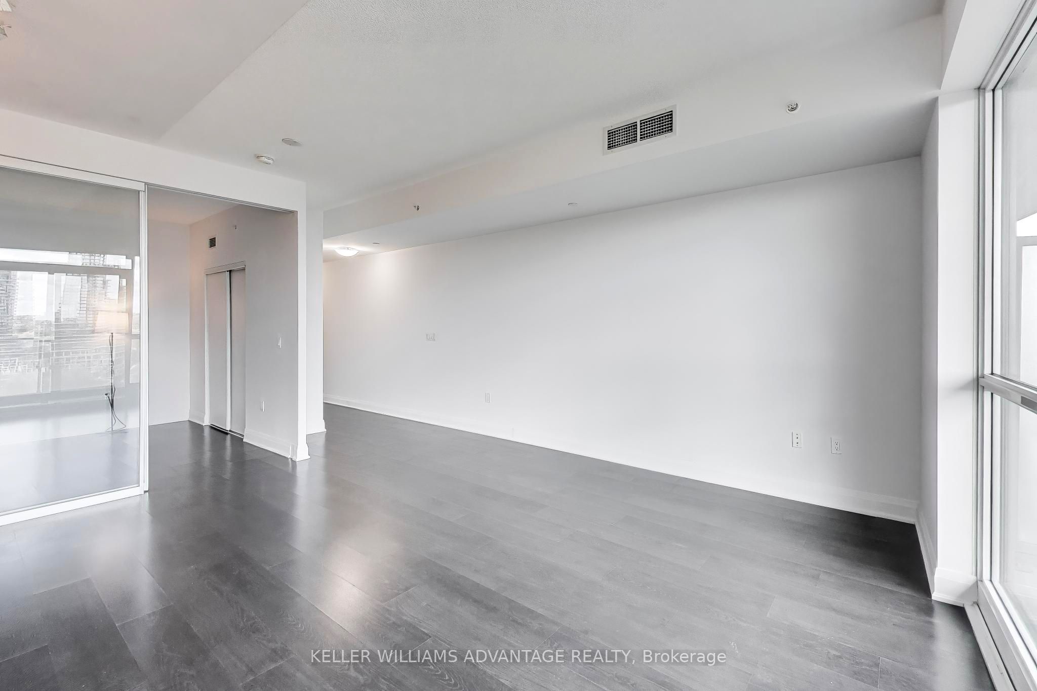 160 Vanderhoof Avenue 1718, Toronto, ON M4G 0B7 photo 5