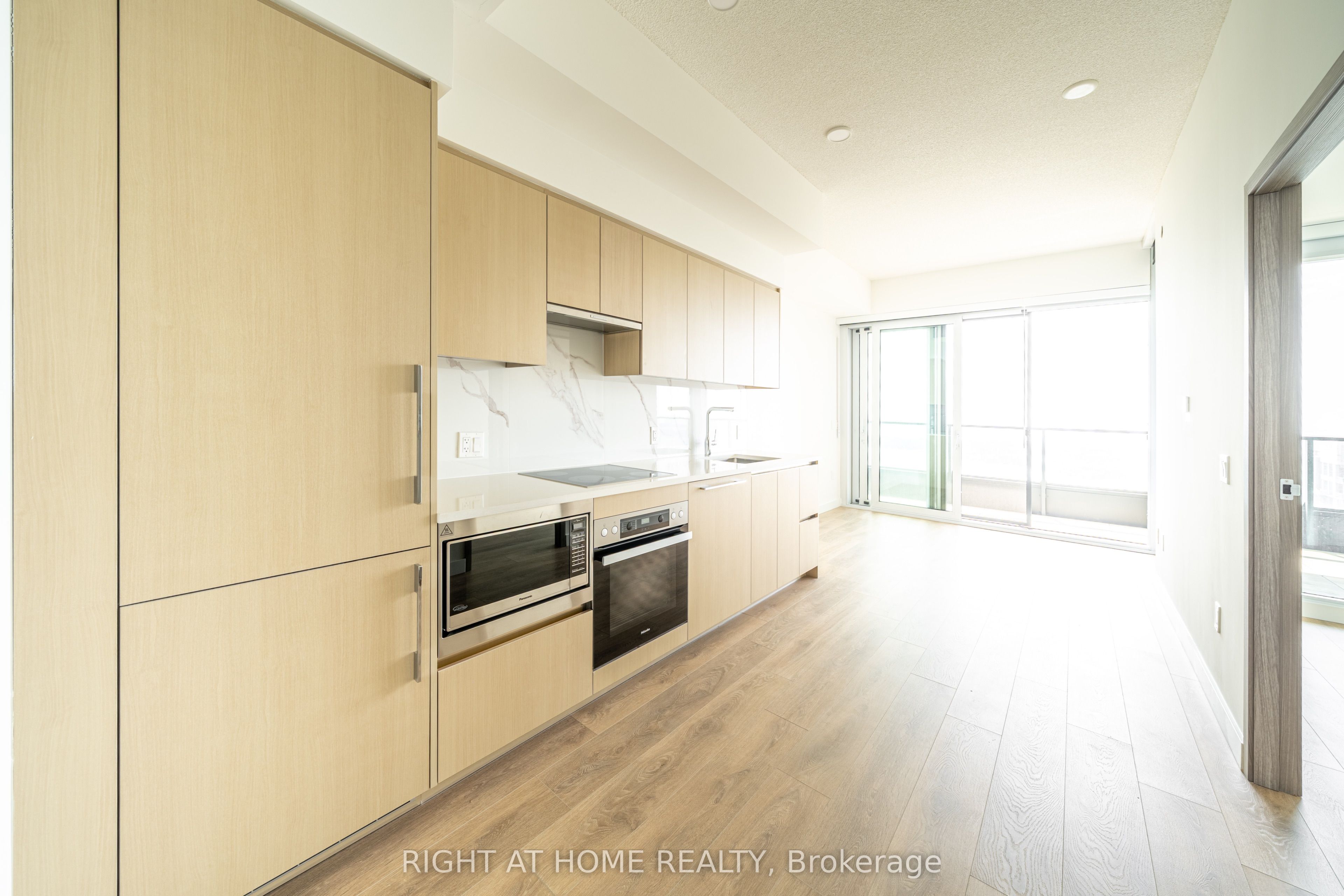 1 Concord Cityplace Way 5606, Toronto, ON M5V 0X3