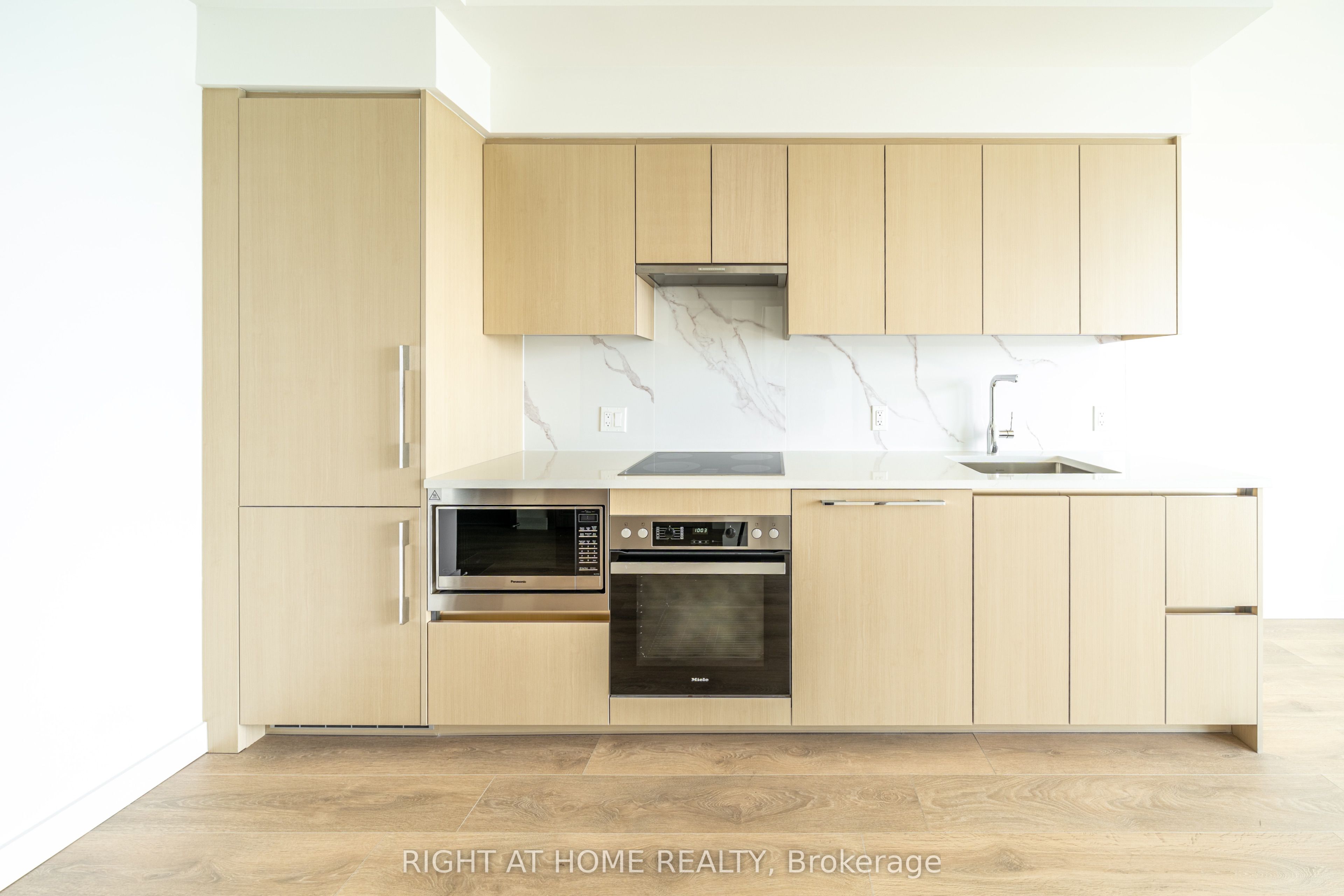 1 Concord Cityplace Way 5606, Toronto, ON M5V 0X3 photo 3