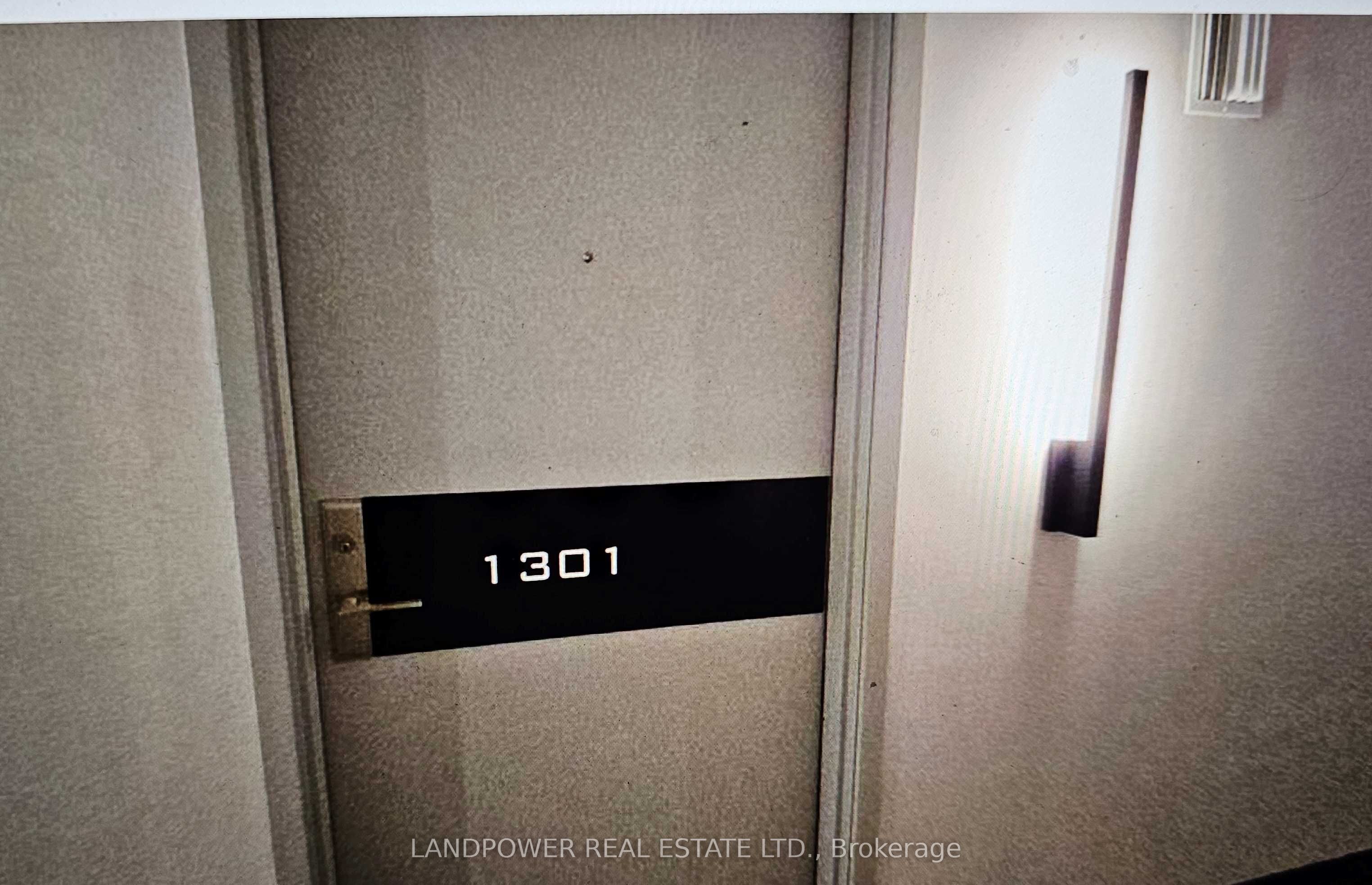33 Helendale Avenue 1301, Toronto, ON M4R 0A4 photo 4