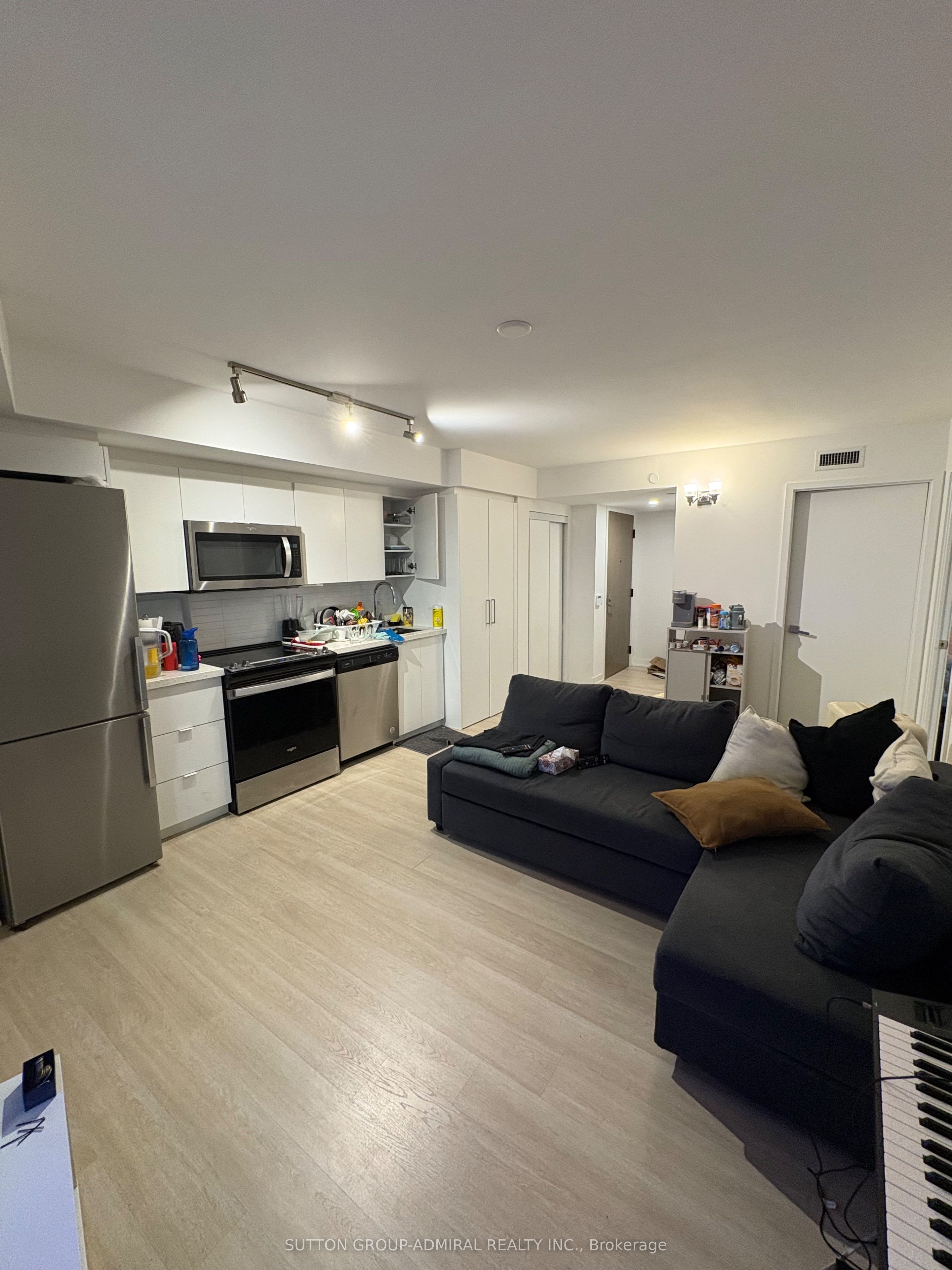 30 Tretti Way 423, Toronto, ON M3H 0E3