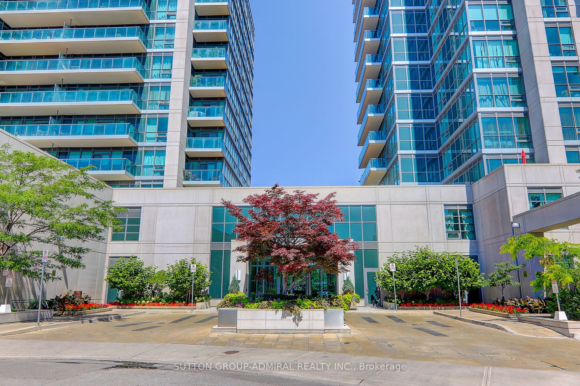 35 Brian Peck Crescent 1413, Toronto, ON M4G 0A5 photo 2